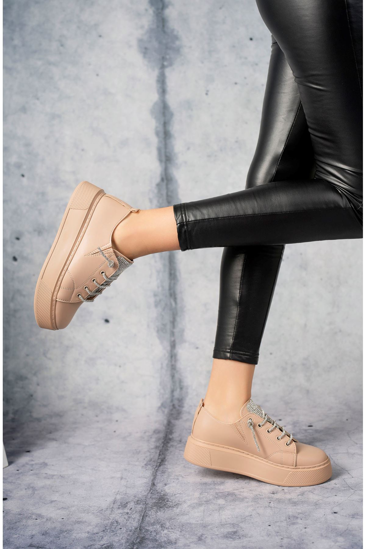 Freemax Kadın Taşlı Bağcık 4,5 cm Yüksek Hafif Taban Sneaker Spor Ayakkabı Abb.1500 Nut