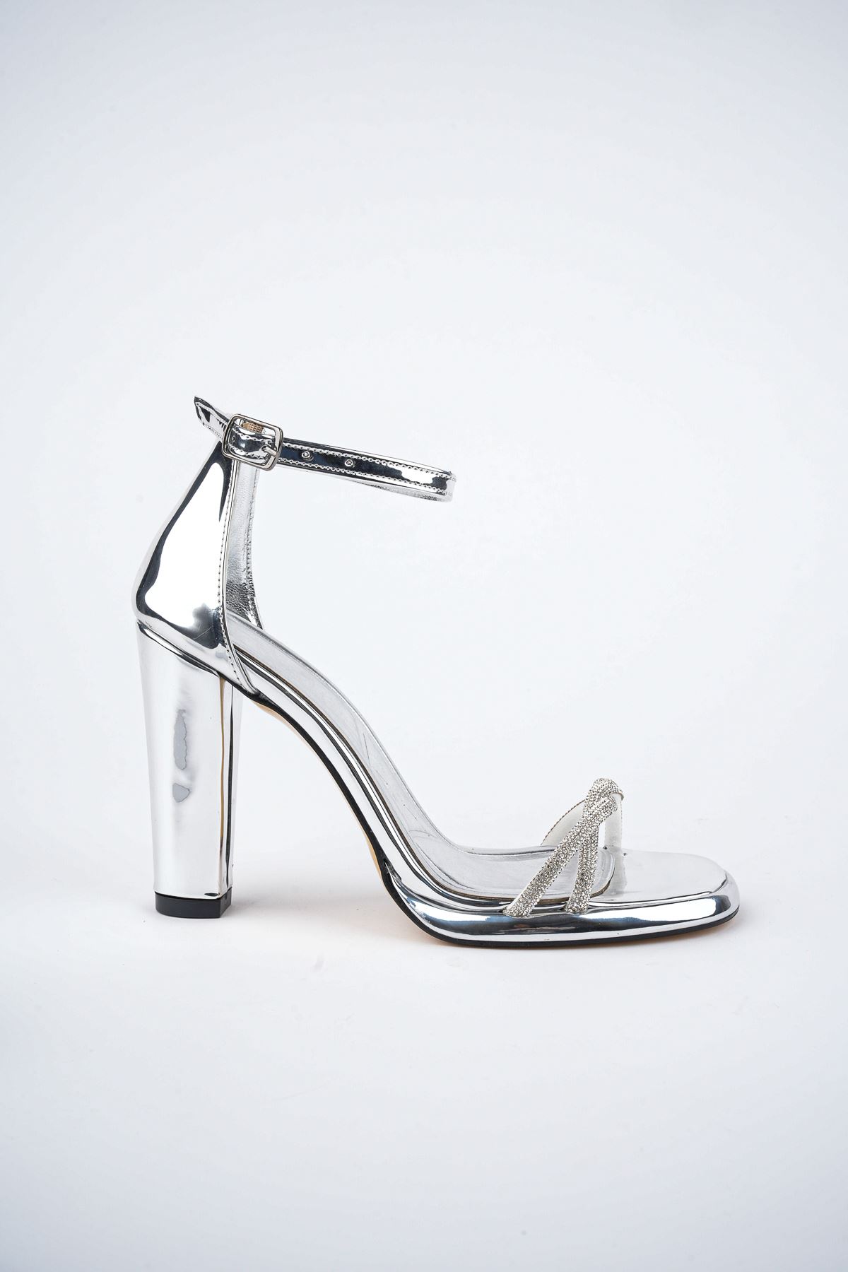 Freemax Kadın 11 cm Topuklu Klasik Taşlı Ayakkabı 1741 Gümüş