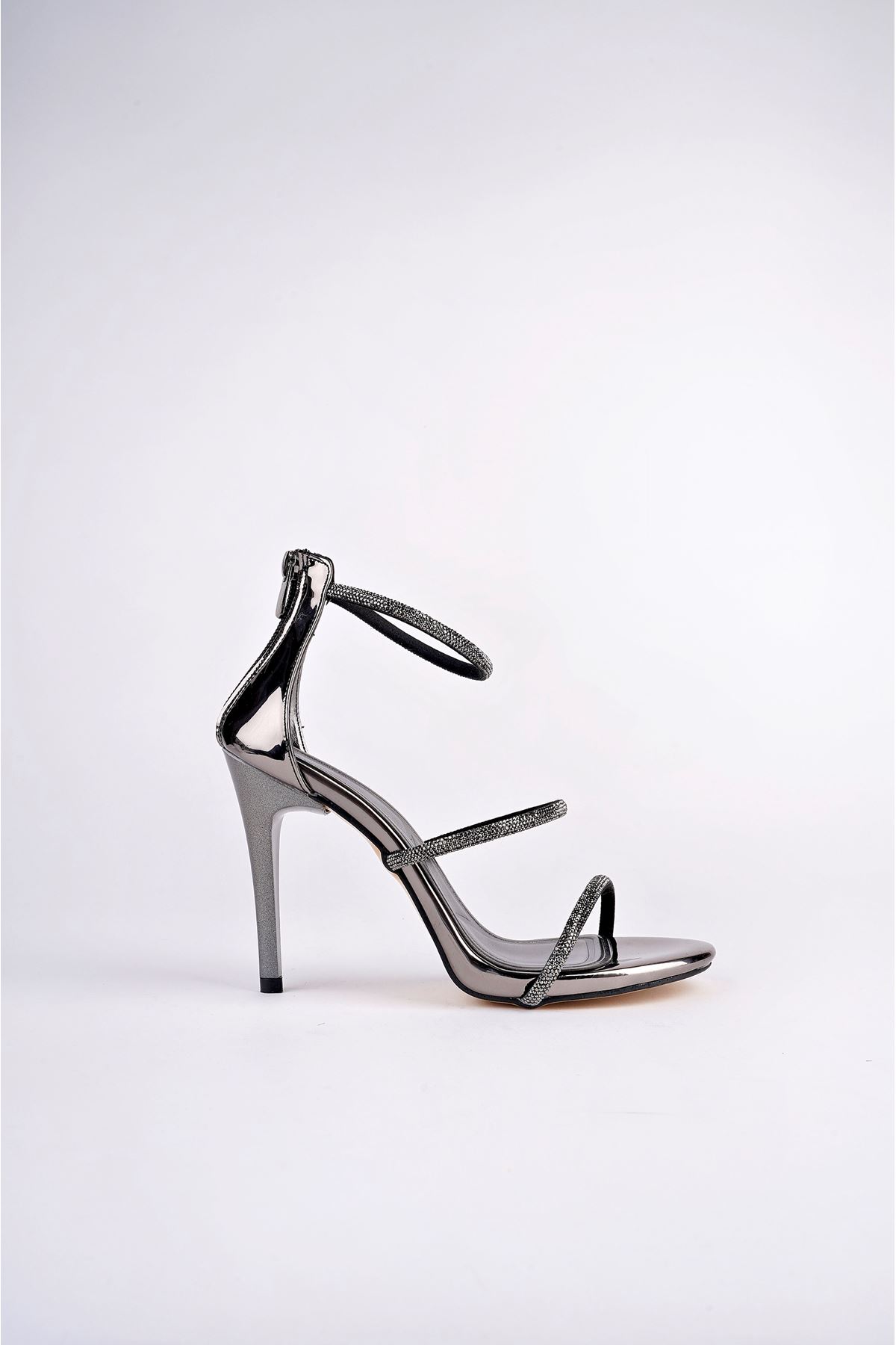 Freemax Kadın 11 cm Topuklu Taş Detaylı Klasik Ayakkabı 8001 Platin