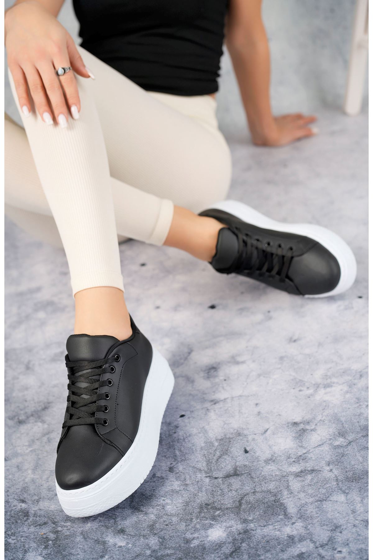 Freemax Kadın Hafif Esnek  5,5 cm Taban Sneaker Bağcıklı Spor Ayakkabı Svv.023 Siyah Beyaz