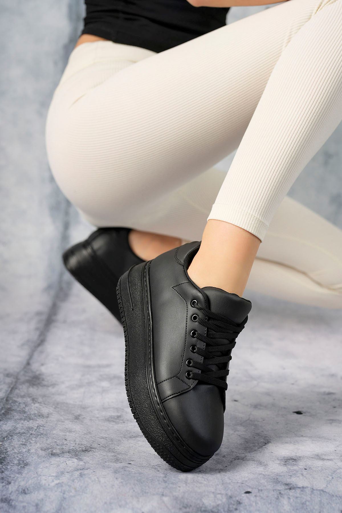 Freemax Kadın Hafif Esnek  5,5 cm Taban Sneaker Bağcıklı Spor Ayakkabı Svv.023 Siyah Siyah