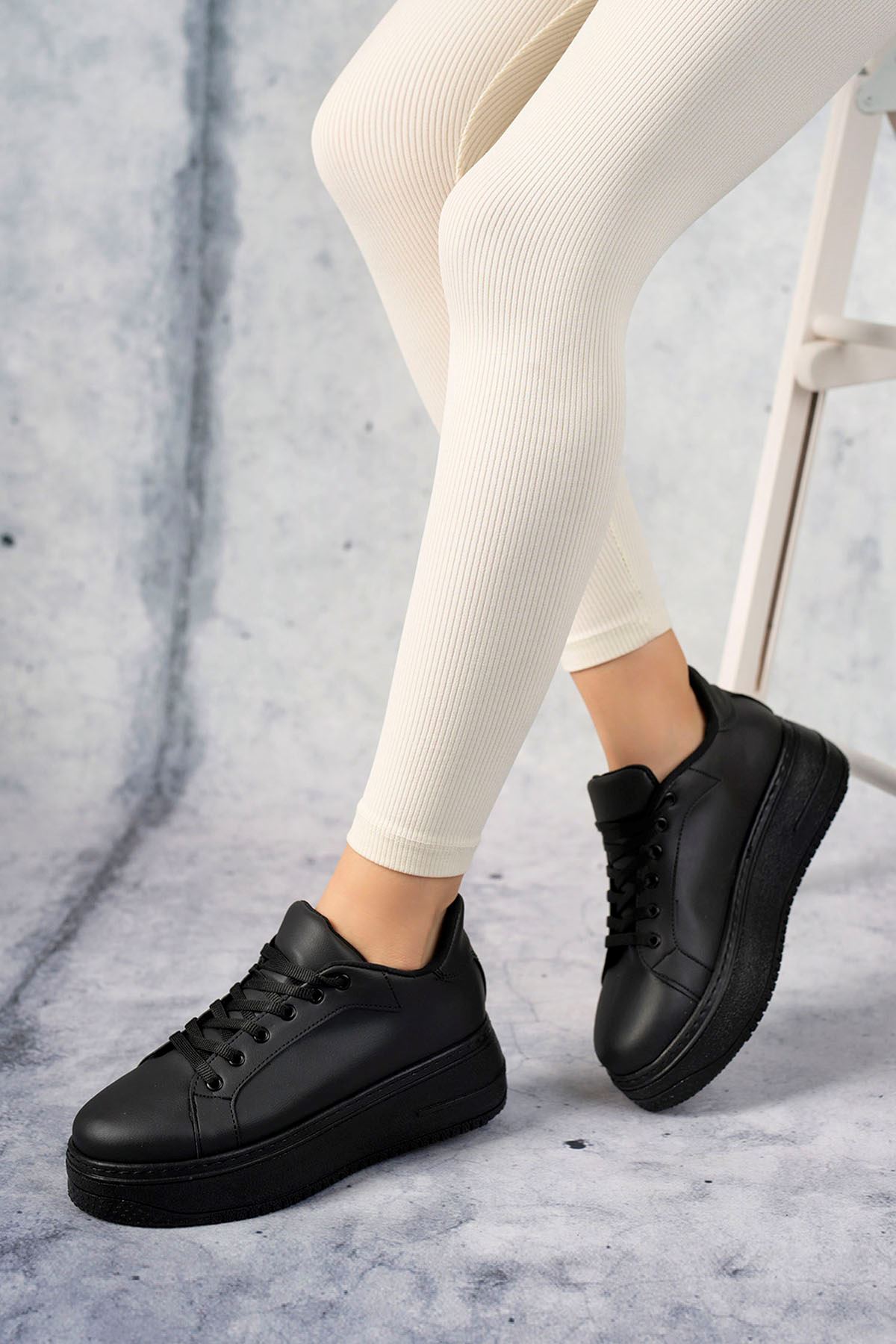 Freemax Kadın Hafif Esnek  5,5 cm Taban Sneaker Bağcıklı Spor Ayakkabı Svv.023 Siyah Siyah