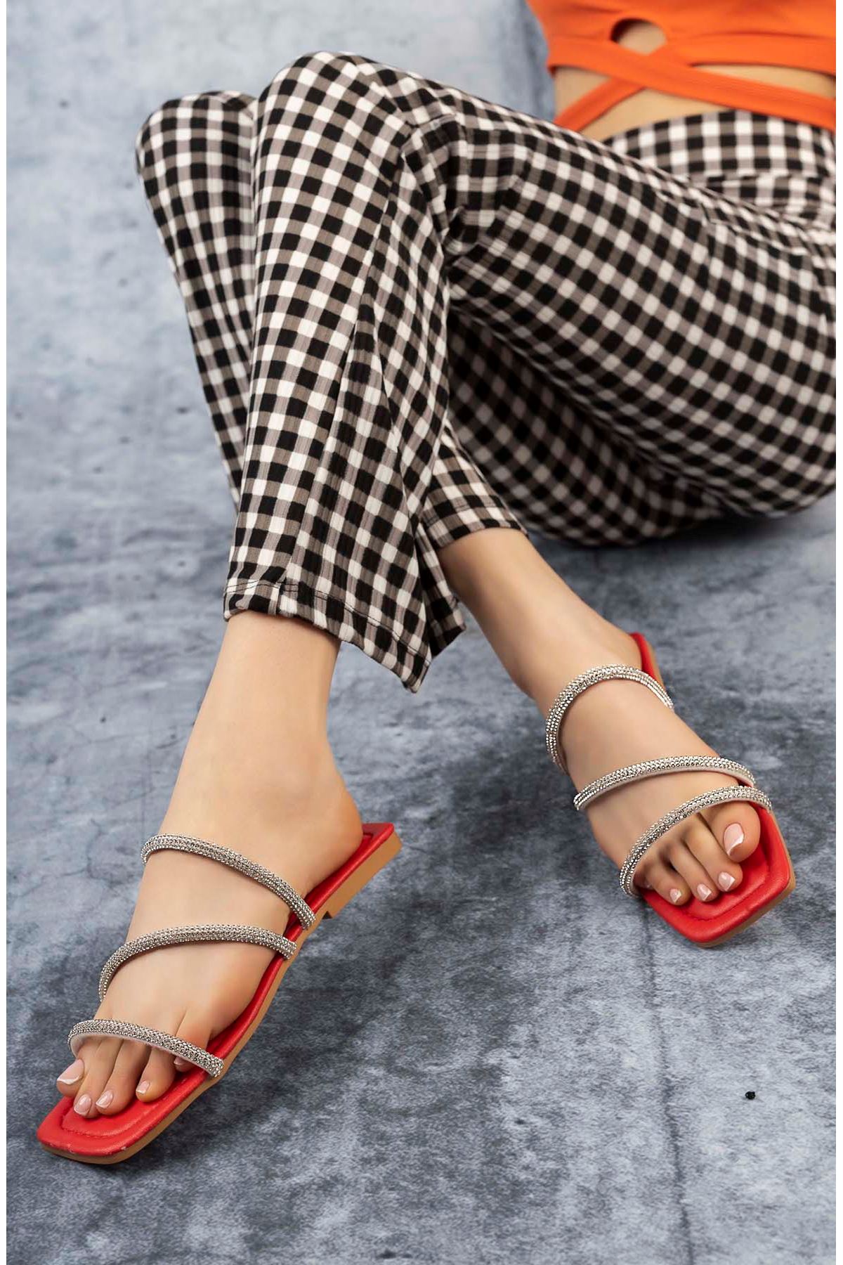 Freemax Kadın Düşük Topuklu İnce Hafif Esnek Taban Taşlı Terlik BRT 11103 Kırmızı