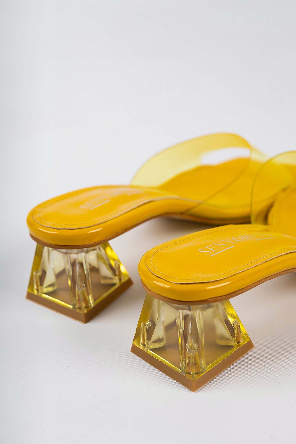 Freemax Kadın Kalın Topuklu Renkli Şeffaf Bantlı Terlik Senyoreta 015 Sarı