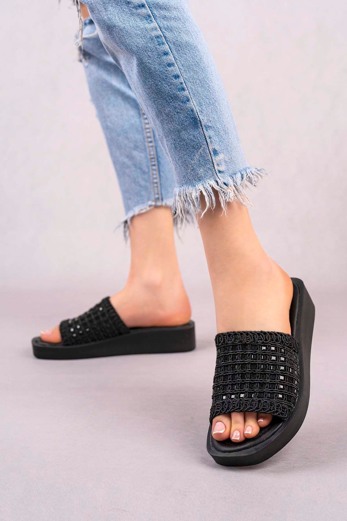 Freemax Kadın Garantili Taş Detaylı Günlük Terlik Ppl.2040 Siyah