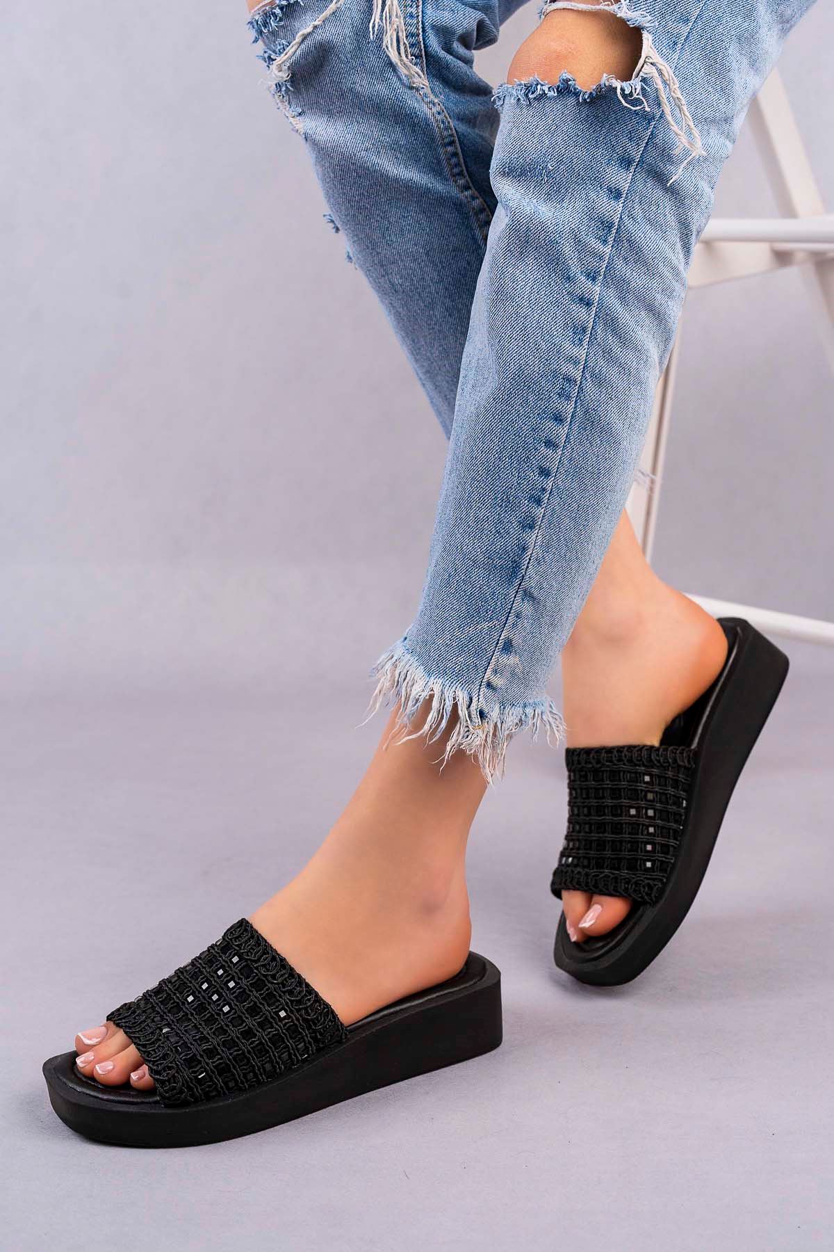 Freemax Kadın Garantili Taş Detaylı Günlük Terlik Ppl.2040 Siyah