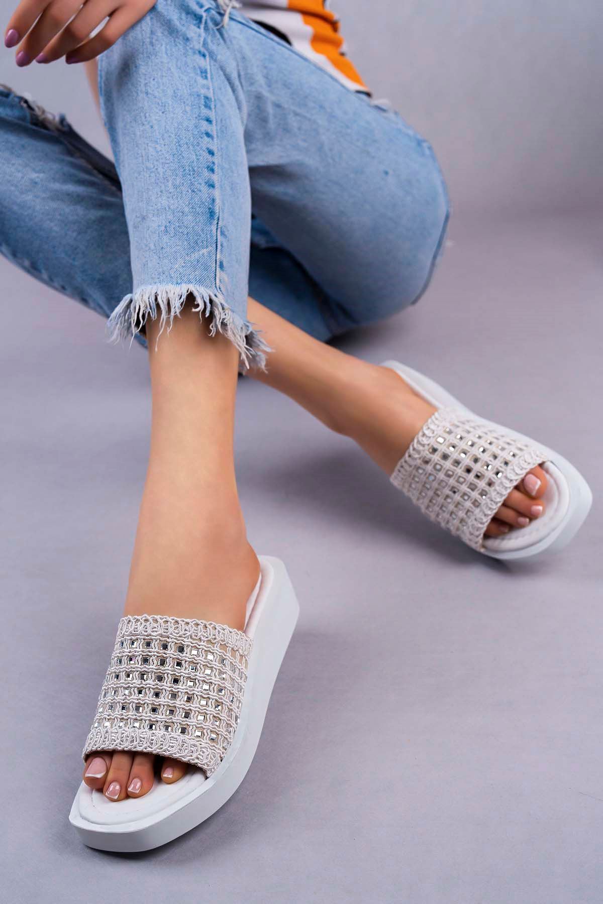 Freemax Kadın Garantili Taş Detaylı Günlük Terlik Ppl.2040 Beyaz