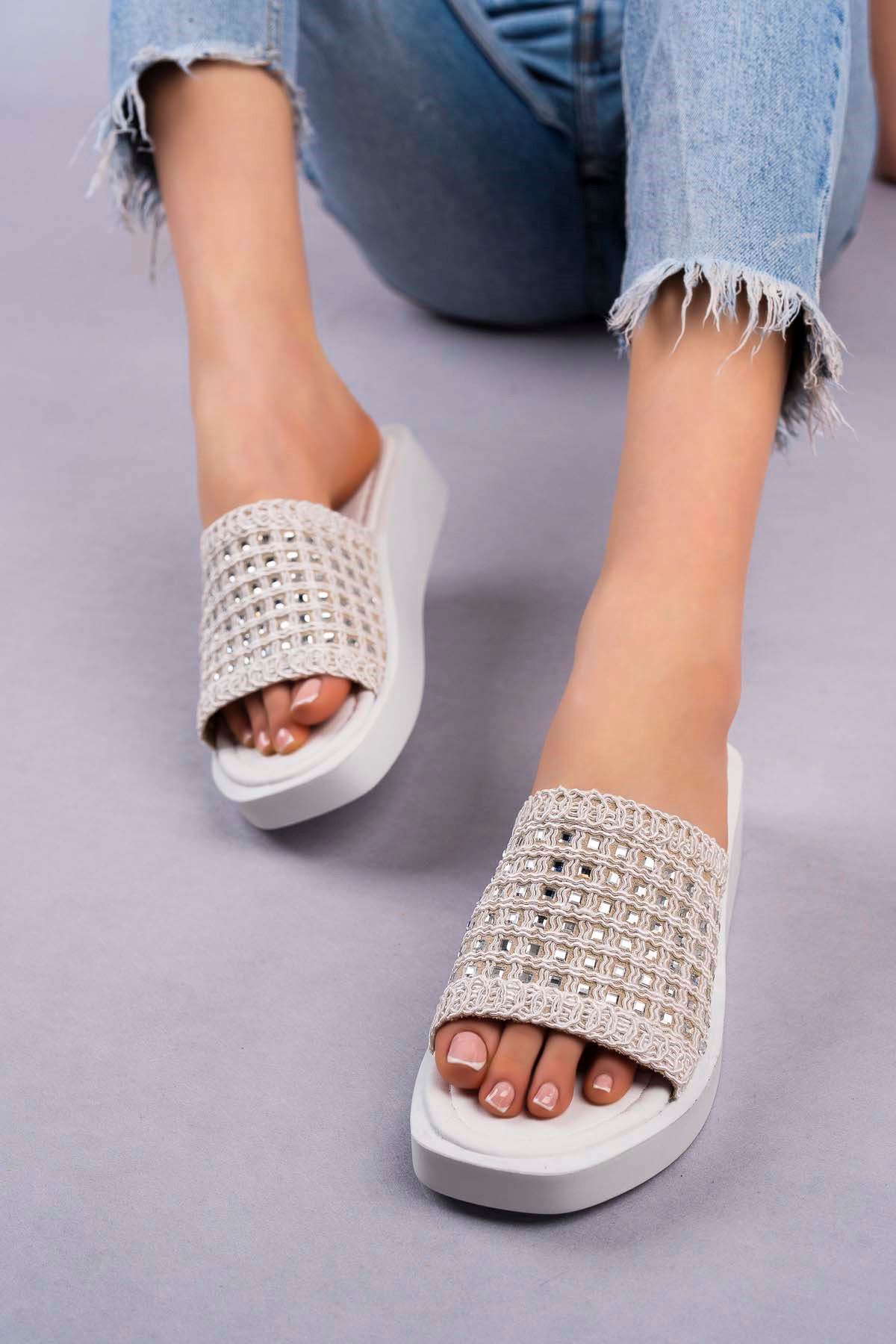 Freemax Kadın Garantili Taş Detaylı Günlük Terlik Ppl.2040 Beyaz