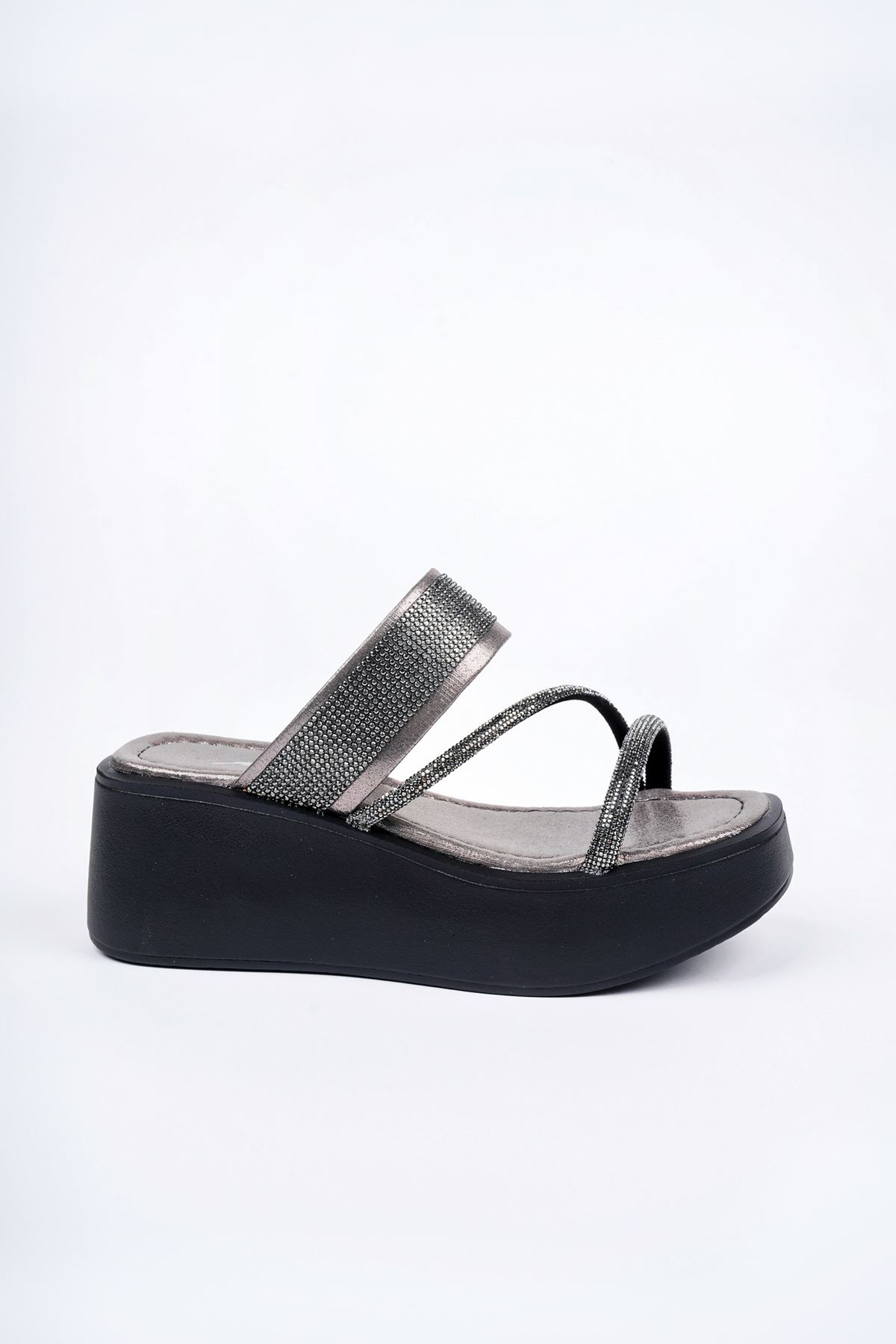 Freemax Kadın Garantili Taş Detay 6 cm Platform Günlük Yüksek Eva Taban Dolgu Topuk Terlik Platin