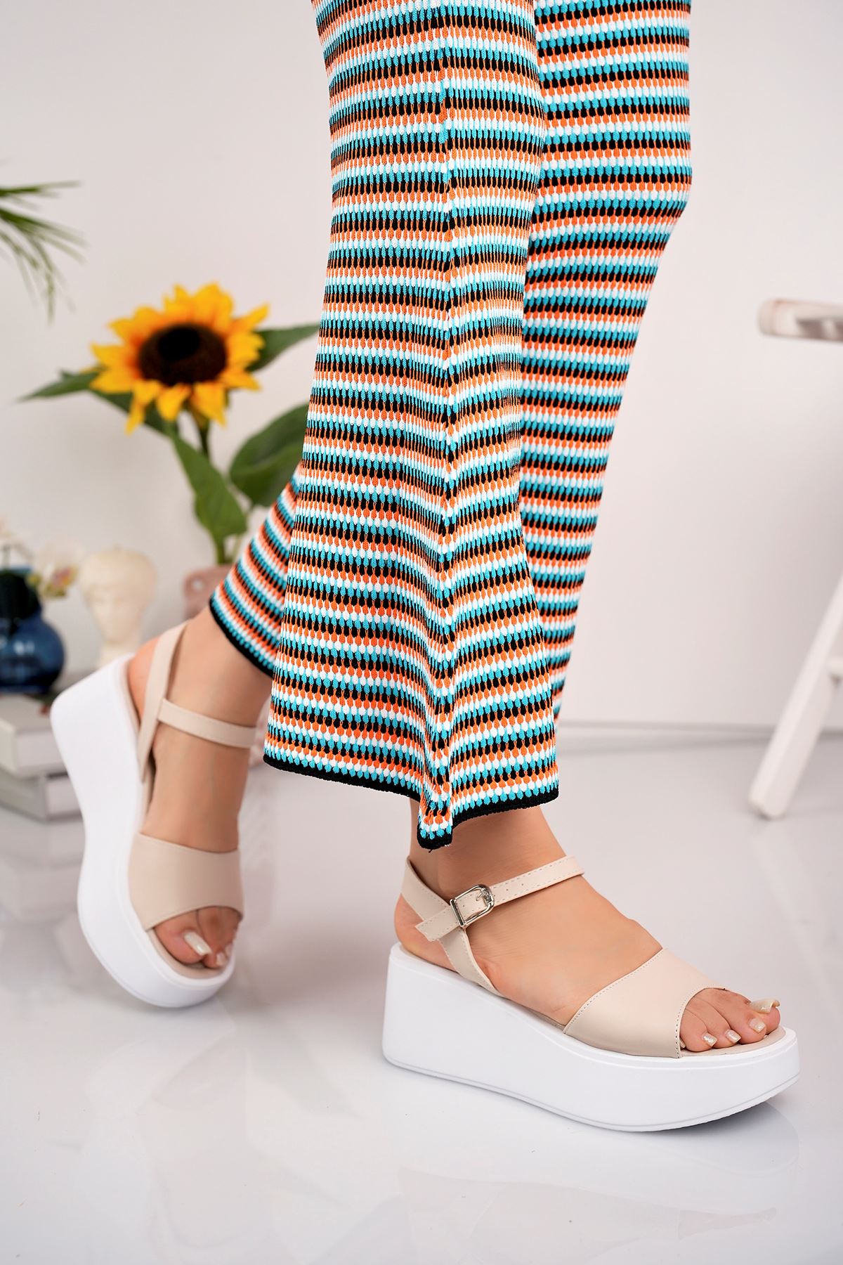 Freemax Kadın Garantili Çok Hafif Rahat 6 cm Topuk Eva Taban Platform Sandalet Ppl 4002 Ten