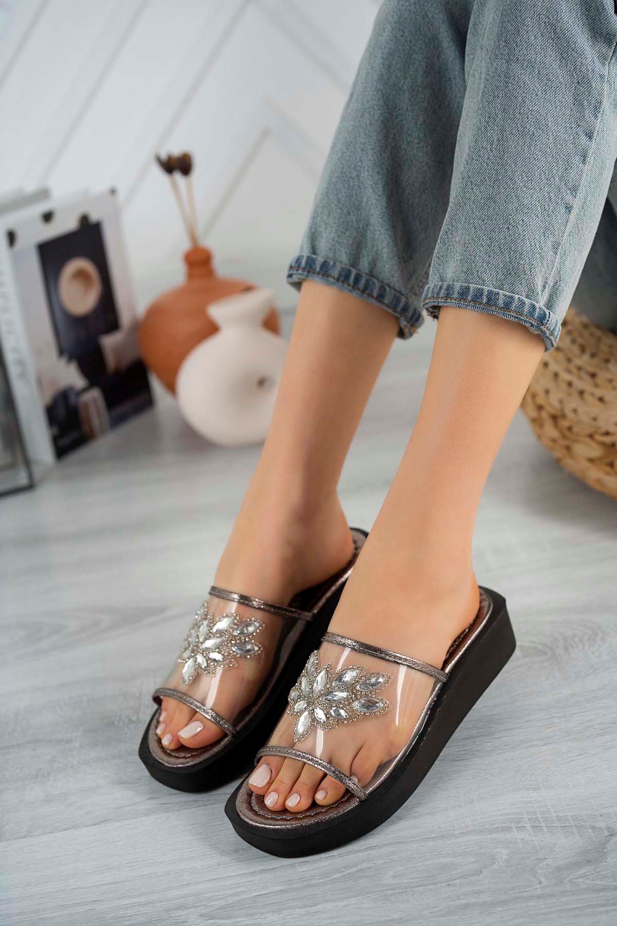 Freemax Kadın Garantili  Taşlı Terlik Ppl.5050 Platin