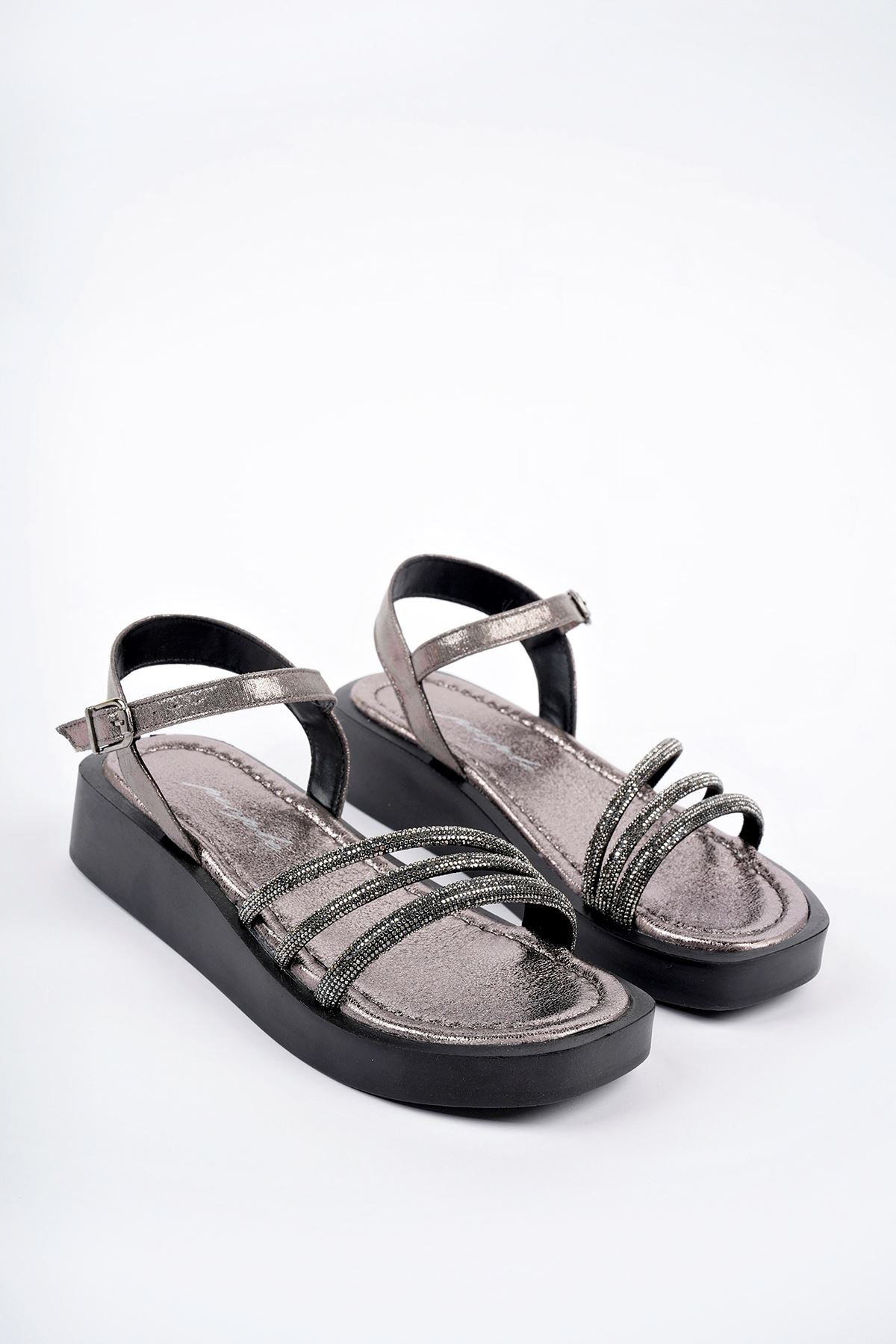 Freemax Kadın Garantili Taş Detaylı Günlük Hafif Eva Taban 4 cm Platform Sandalet Ppl.7010 Platin