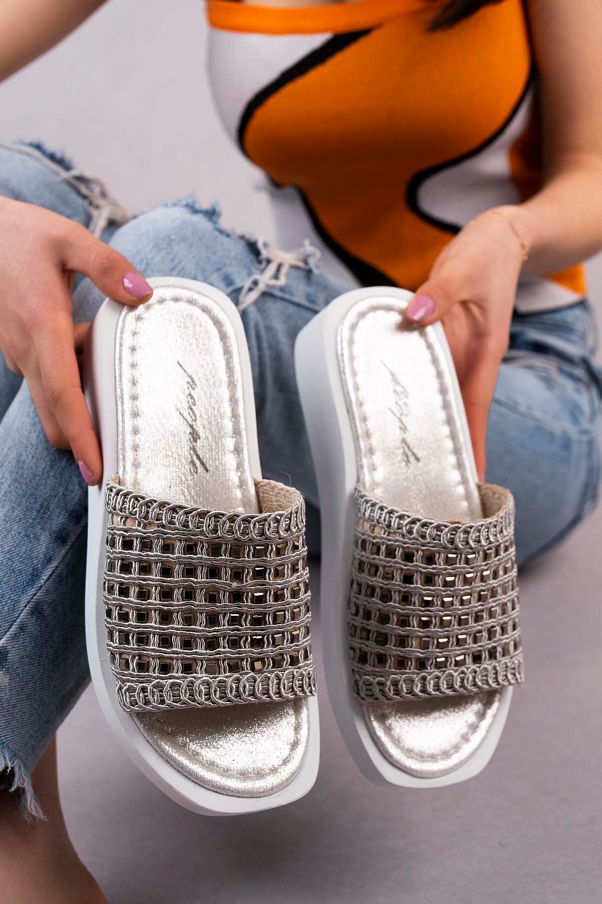 Freemax Kadın Garantili Taş Detaylı Günlük Terlik Ppl.2040 Gümüş