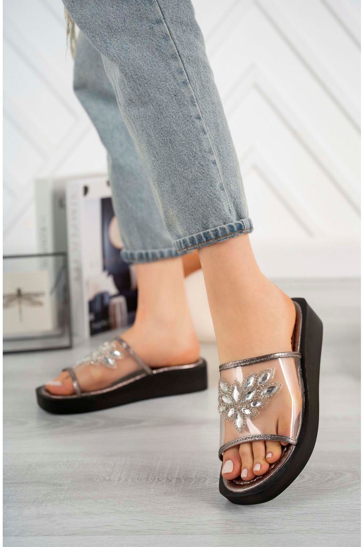 Freemax Kadın Garantili  Taşlı Terlik Ppl.5050 Platin