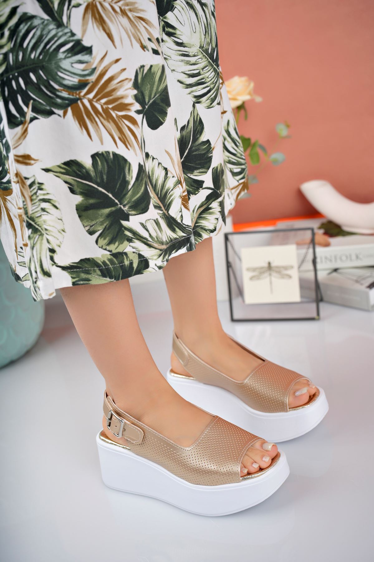 Freemax Kadın Garantili Çok Hafif Rahat 6 cm Topuk Eva Taban Platform Sandalet Ppl 4005 Gold