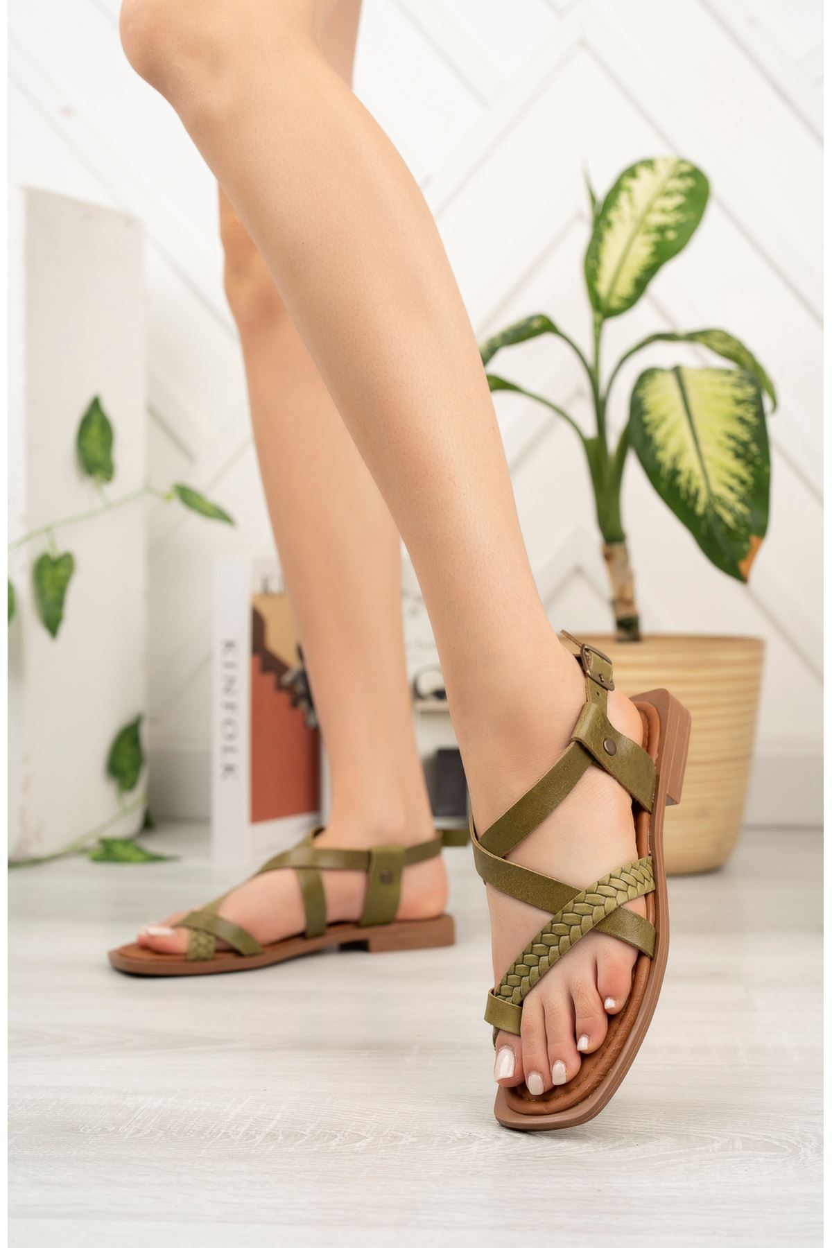 Freemax Kadın Hakiki Deri Garantili Çok Hafif Rahat 2 cm Topuk Eva Taban Sandalet Snr 708 Haki