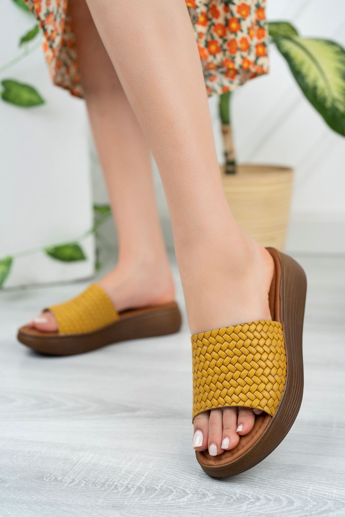 Freemax Kadın Hakiki Deri Garantili Çok Hafif Rahat 4 cm Topuk Eva Taban Platform Sandalet Snr 807 Sarı