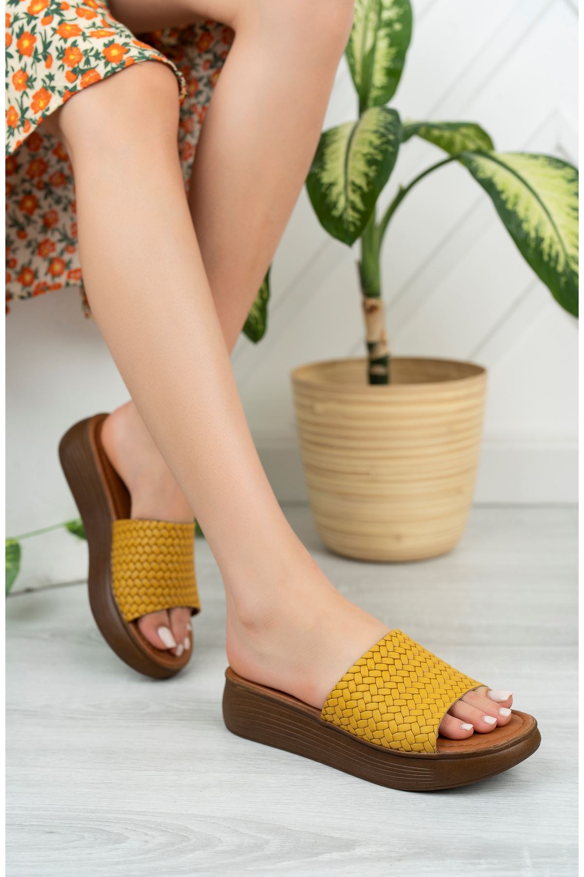 Freemax Kadın Hakiki Deri Garantili Çok Hafif Rahat 4 cm Topuk Eva Taban Platform Sandalet Snr 807 Sarı