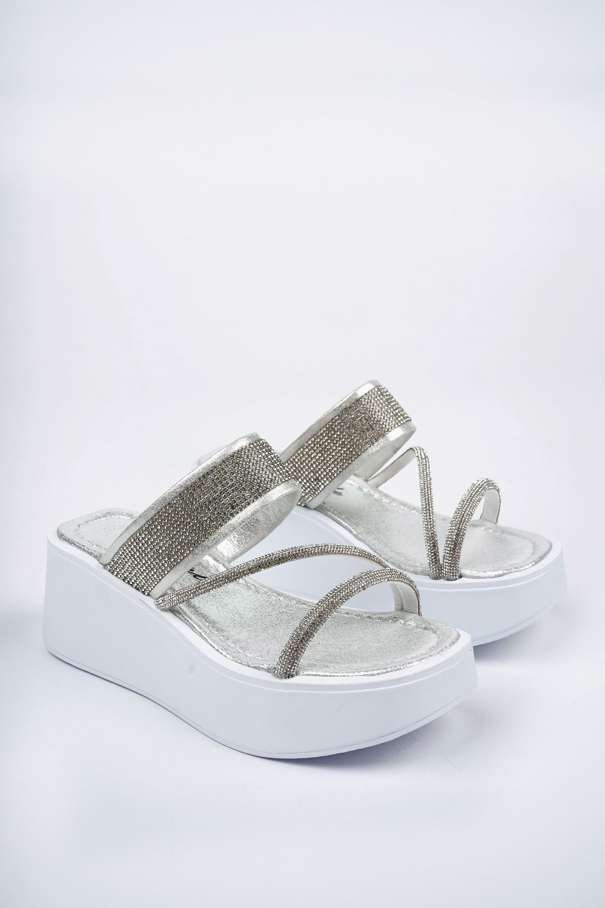 Freemax Kadın Garantili Taş Detay 6 cm Platform Günlük Yüksek Eva Taban Dolgu Topuk Terlik Gümüş