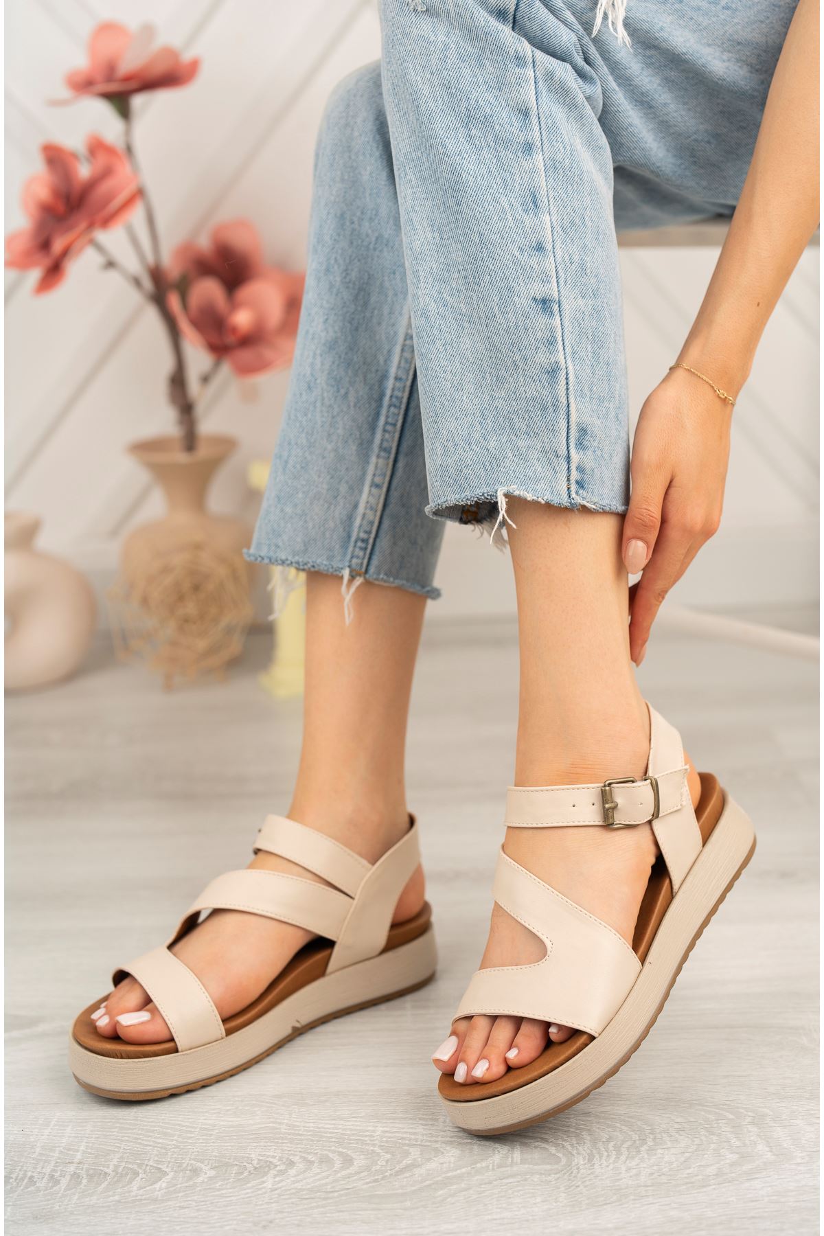 Freemax Kadın Garantili Çok Hafif Rahat 4 cm Topuk Eva Taban Platform Sandalet Snr K26 Ten