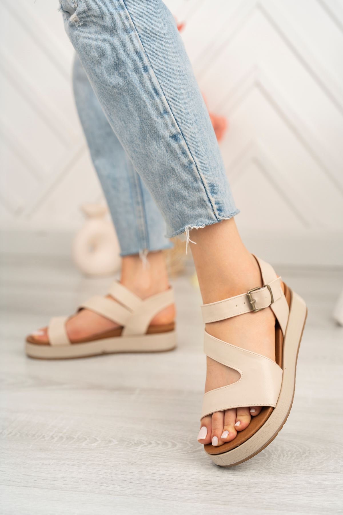 Freemax Kadın Garantili Çok Hafif Rahat 4 cm Topuk Eva Taban Platform Sandalet Snr K26 Ten