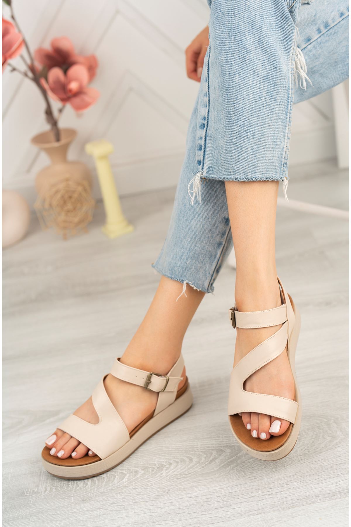 Freemax Kadın Garantili Çok Hafif Rahat 4 cm Topuk Eva Taban Platform Sandalet Snr K26 Ten