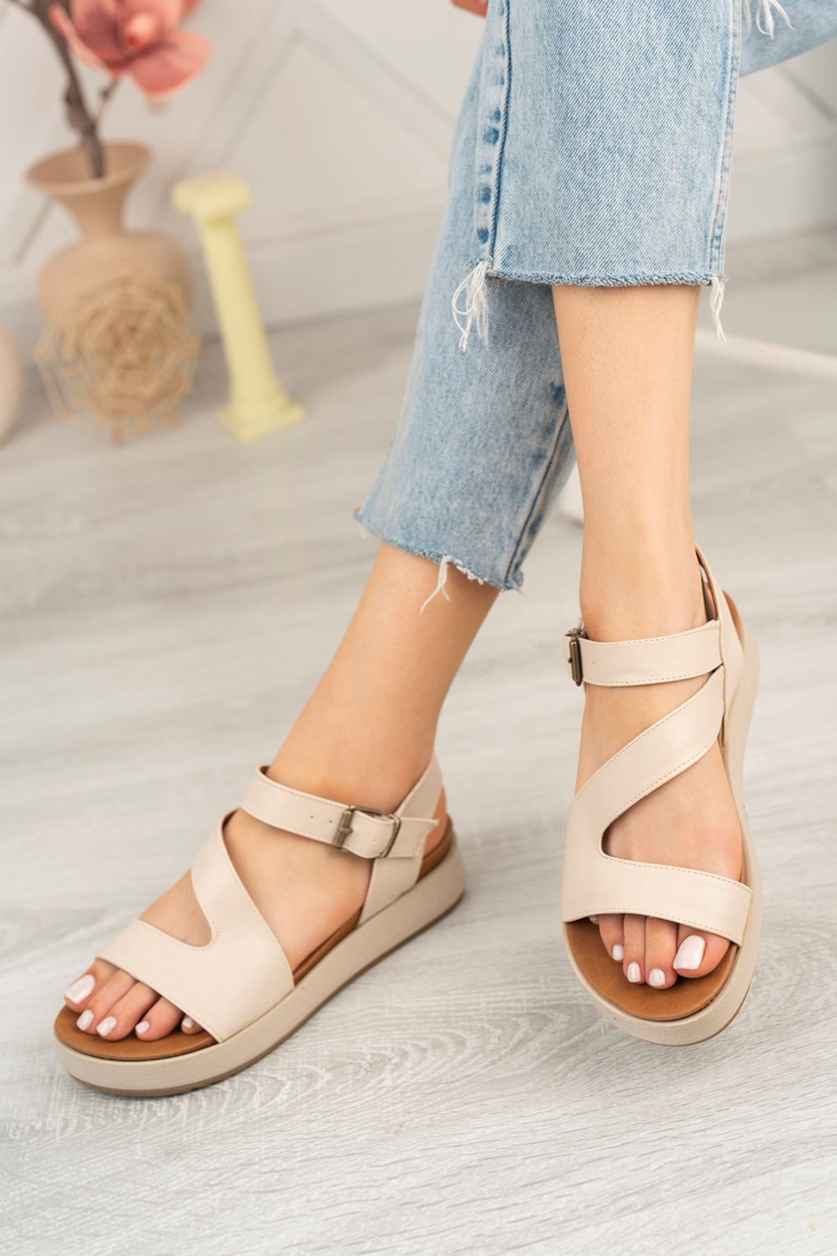 Freemax Kadın Garantili Çok Hafif Rahat 4 cm Topuk Eva Taban Platform Sandalet Snr K26 Ten