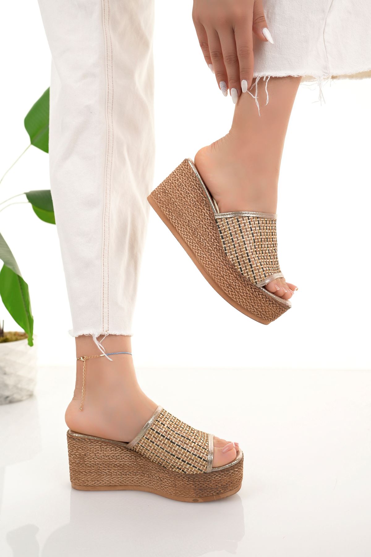 Freemax Kadın Garantili  7 cm Yüksek Topuk Platform taban Terlik Ppl.2002 Gold