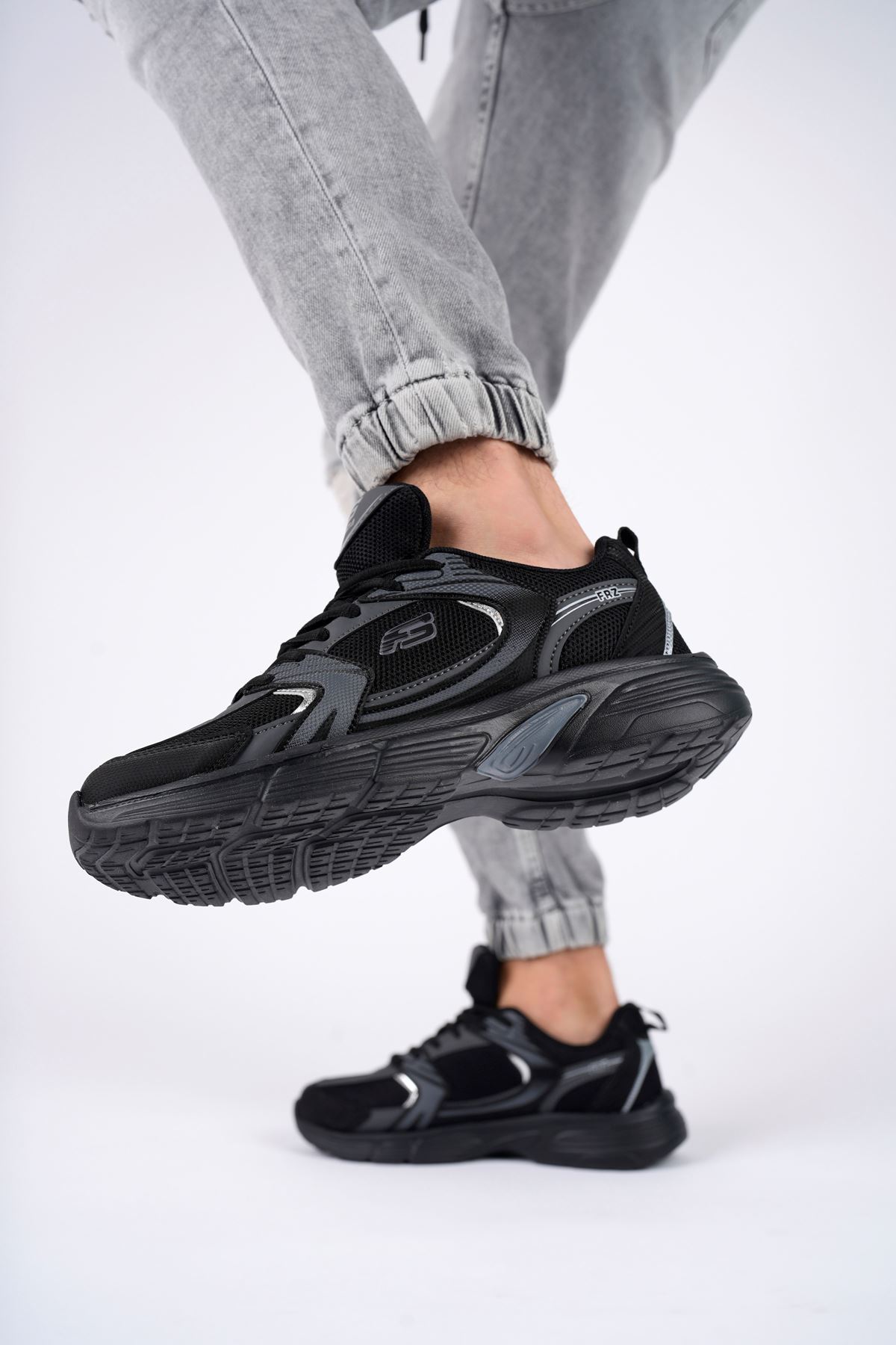 Freemax Unisex Anatomik Garantili Çok Hafif 270 gr Esnek Rahat Sneaker Konforlu Spor Ayakkabıı 2355 Siyah Füme