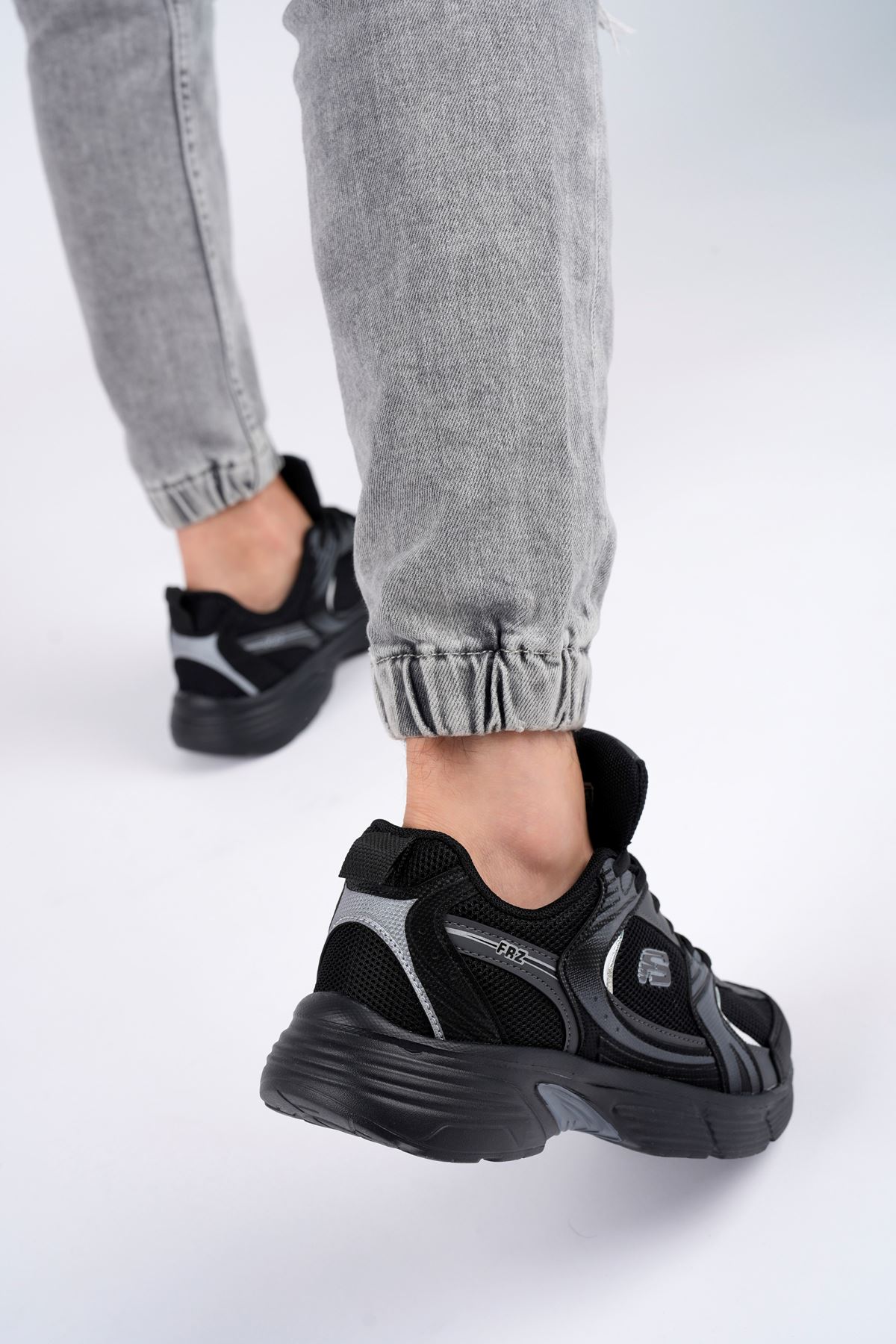 Freemax Unisex Anatomik Garantili Çok Hafif 270 gr Esnek Rahat Sneaker Konforlu Spor Ayakkabıı 2355 Siyah Füme