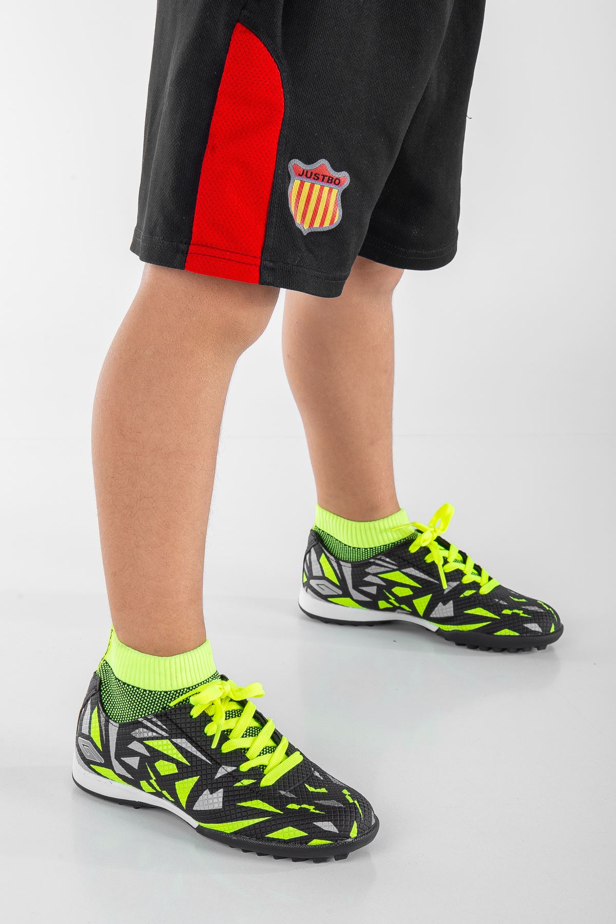 Freemax Unisex Çocuk Çoraplı Halı saha Futbol Ayakkabısı Dgn 2303 SİYAH SARI