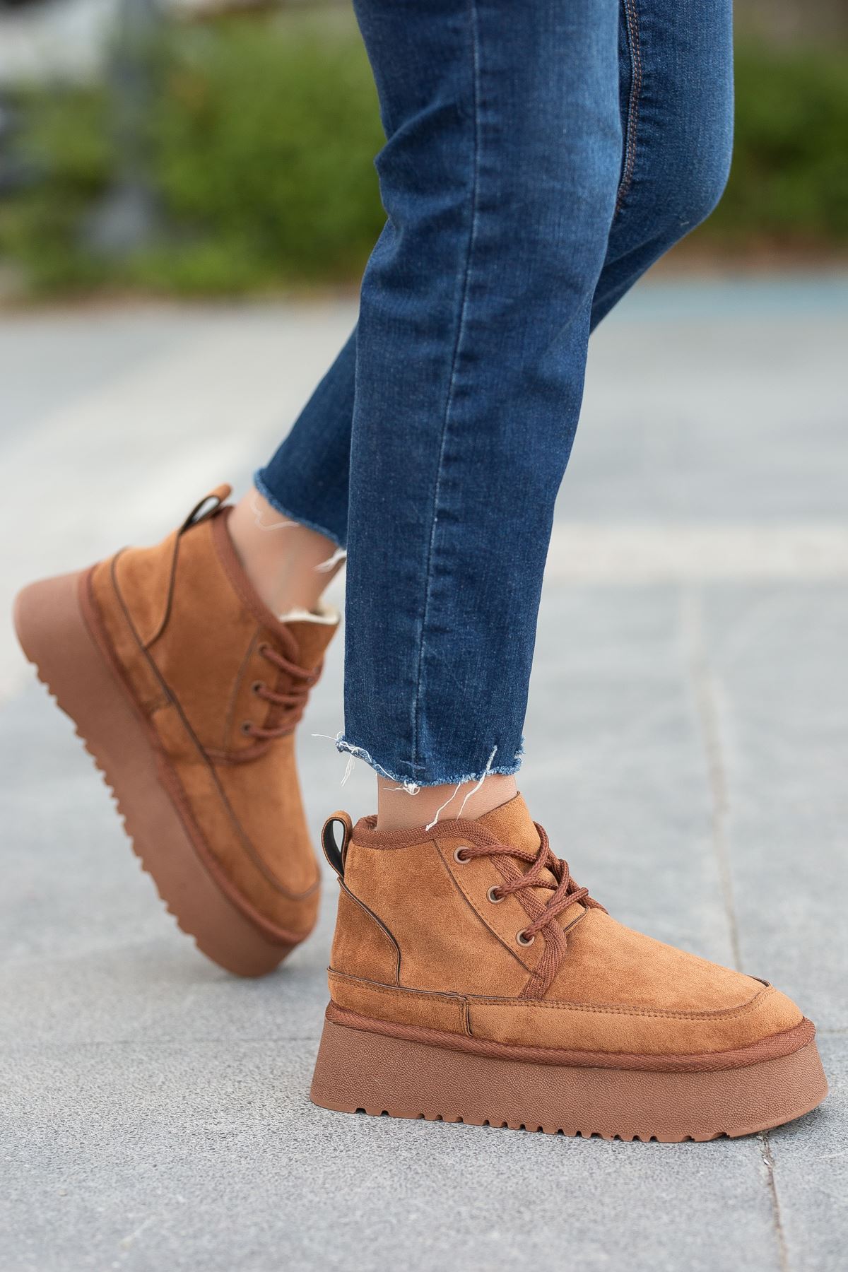 Freemax Garantili İçi Kürklü Çok Hafif 5 cm Yüksek Taban Kışlık Bağcıklı Kadın Bot CAMEL