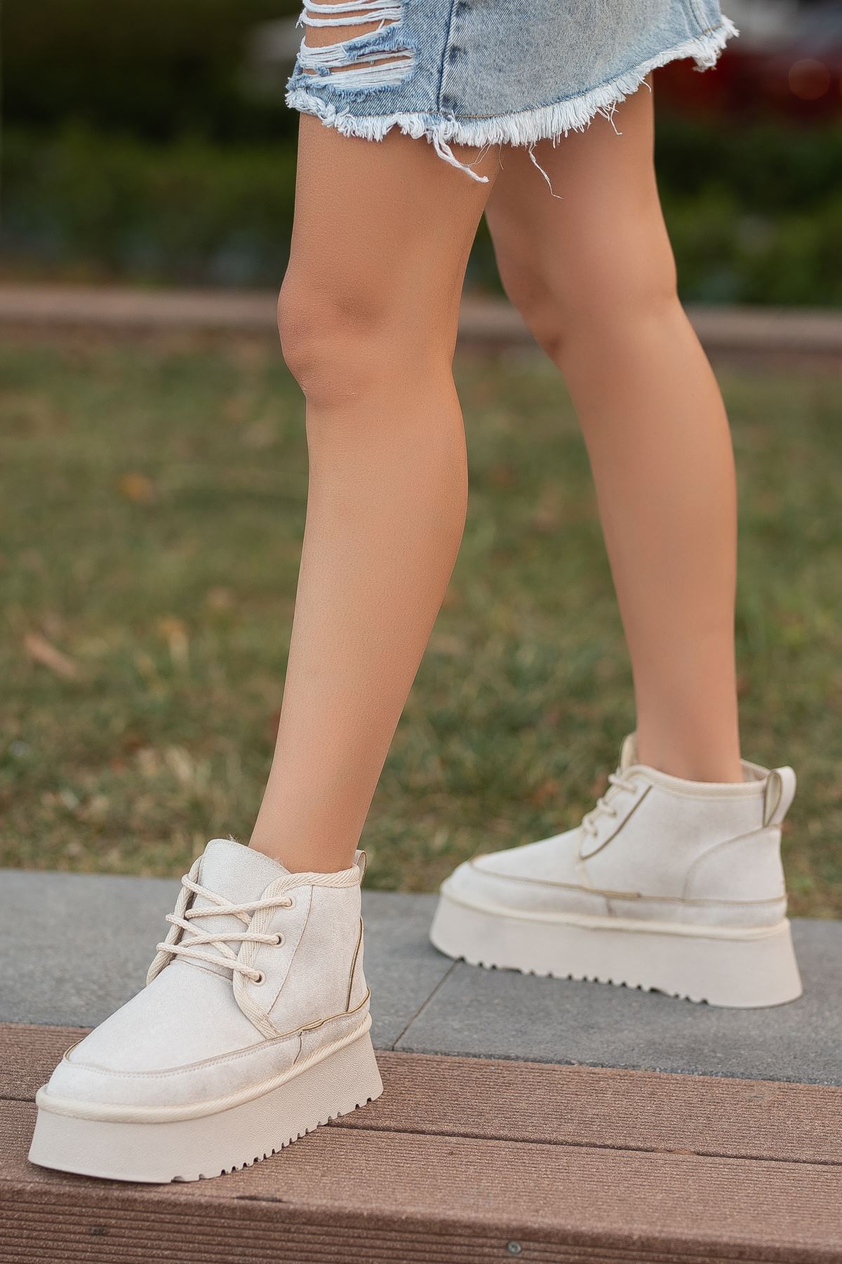 Freemax Garantili İçi Kürklü Çok Hafif 5 cm Yüksek Taban Kışlık Bağcıklı Kadın Bot Bej