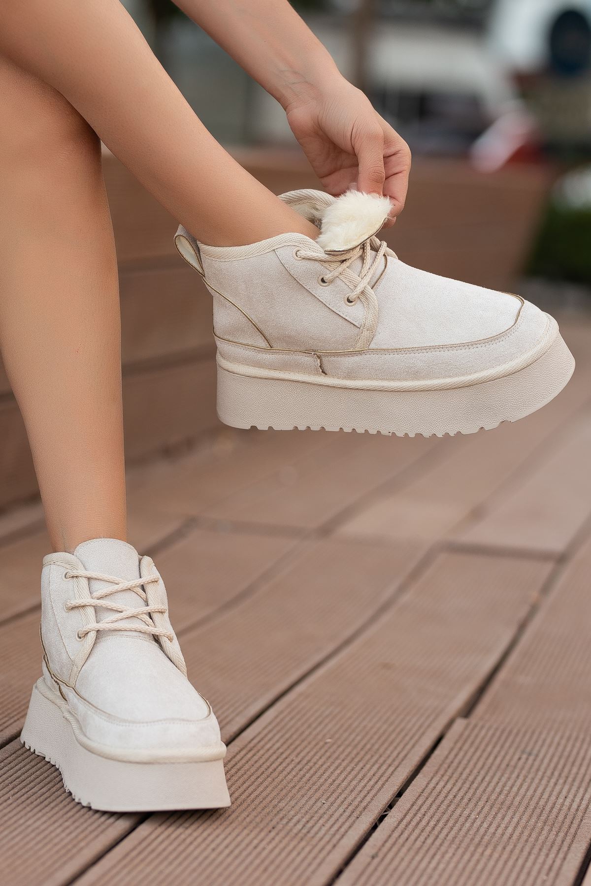 Freemax Garantili İçi Kürklü Çok Hafif 5 cm Yüksek Taban Kışlık Bağcıklı Kadın Bot Bej