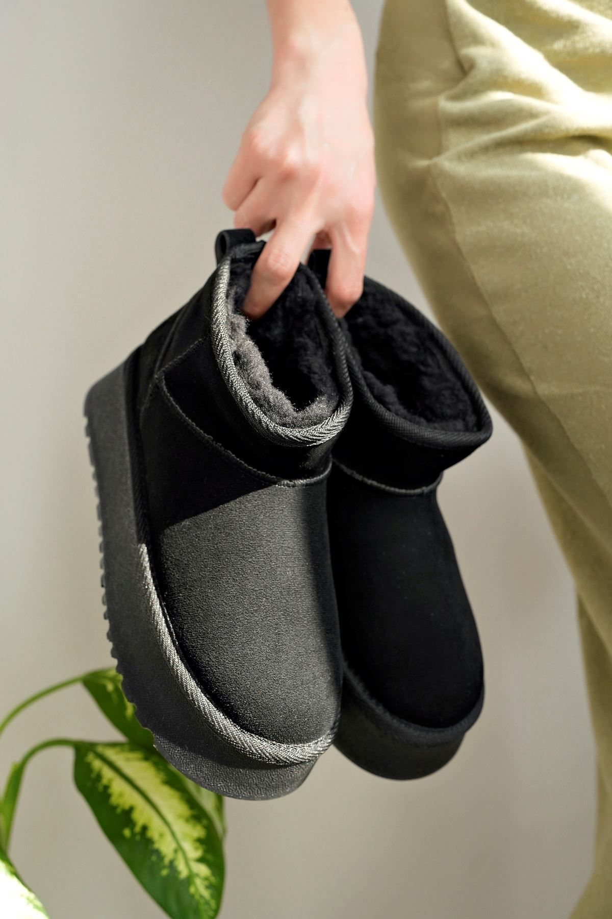 Freemax Garantili İçi Kürklü Çok Hafif 5 cm Yüksek Taban Kışlık Kadın Bot Siyah