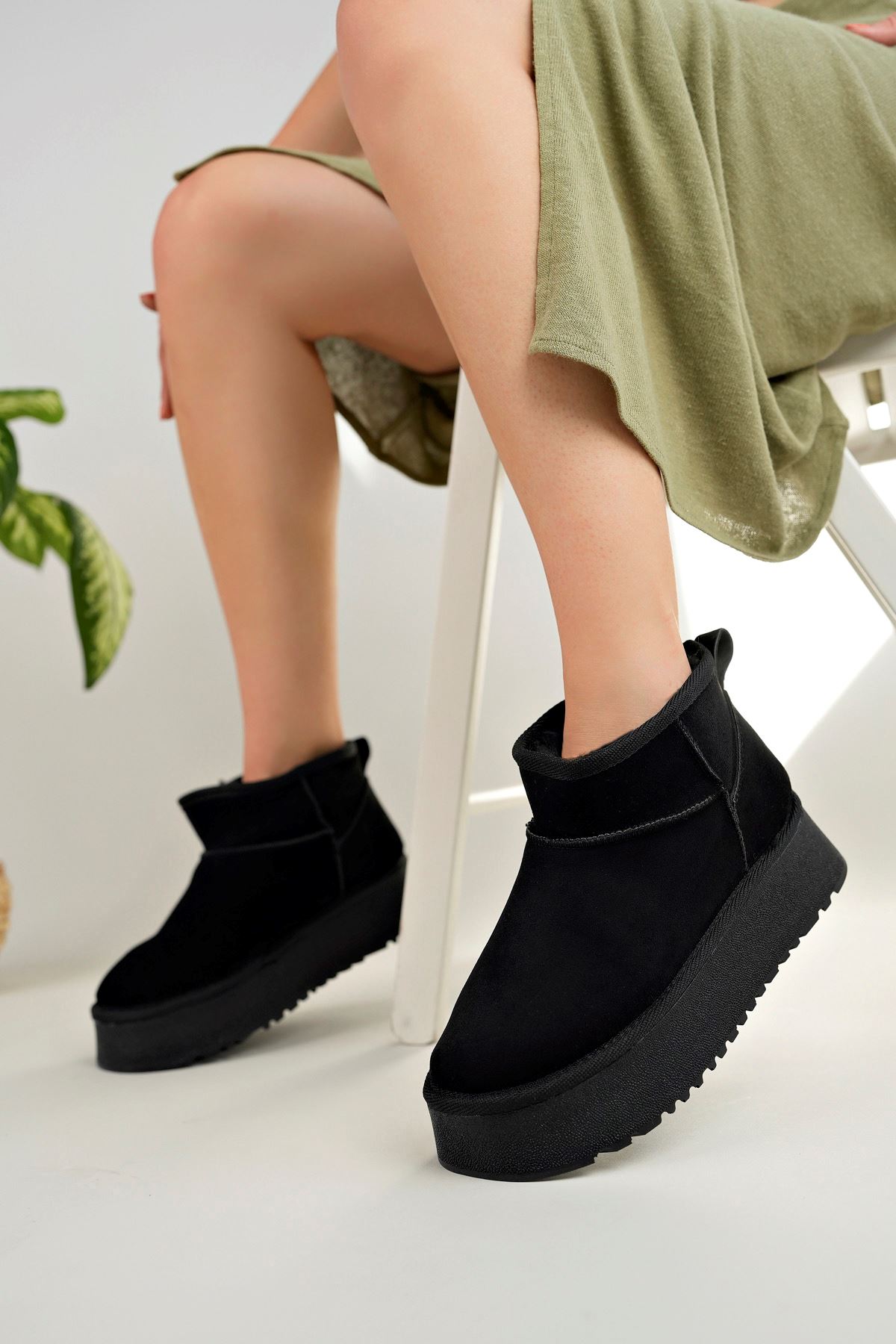 Freemax Garantili İçi Kürklü Çok Hafif 5 cm Yüksek Taban Kışlık Kadın Bot Siyah