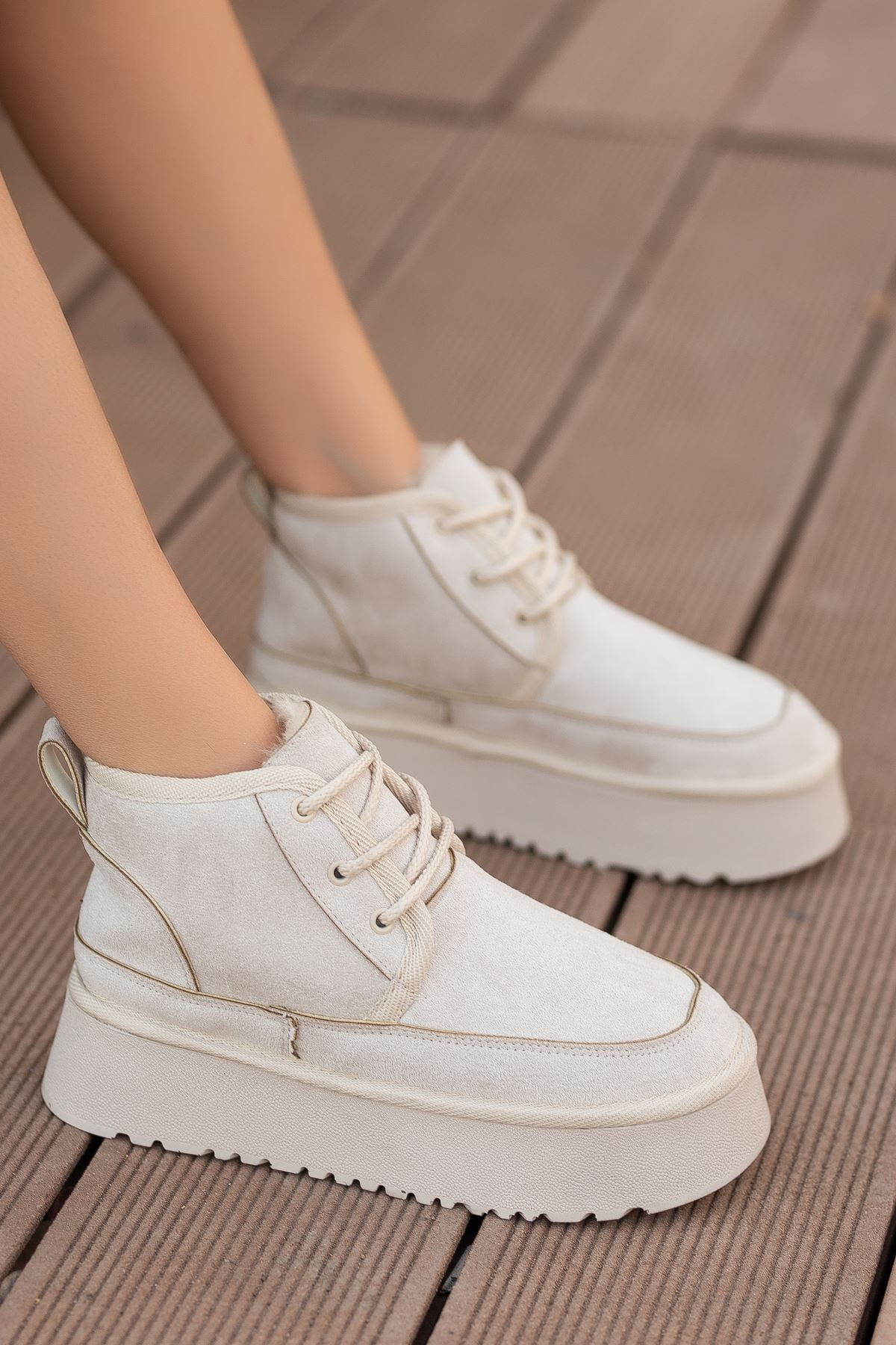 Freemax Garantili İçi Kürklü Çok Hafif 5 cm Yüksek Taban Kışlık Bağcıklı Kadın Bot Bej