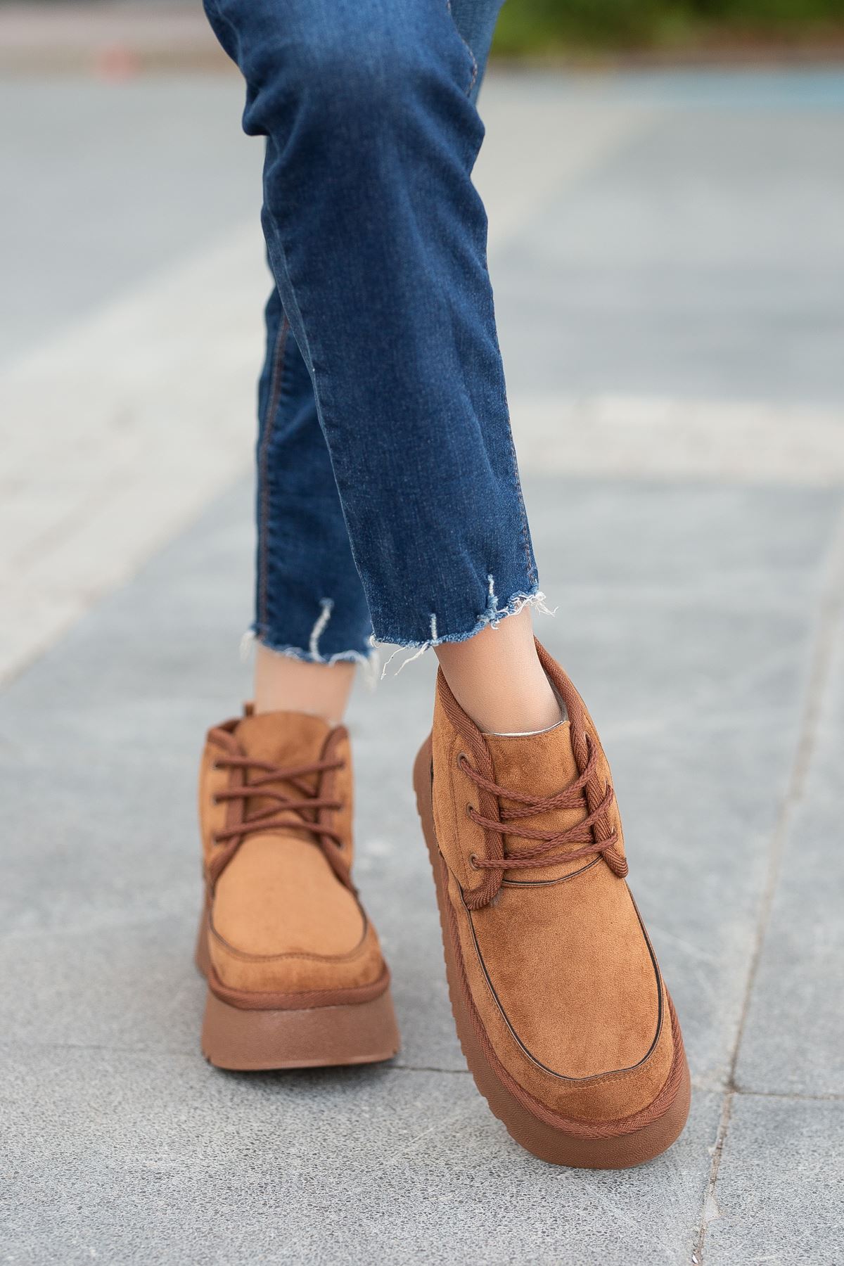 Freemax Garantili İçi Kürklü Çok Hafif 5 cm Yüksek Taban Kışlık Bağcıklı Kadın Bot CAMEL