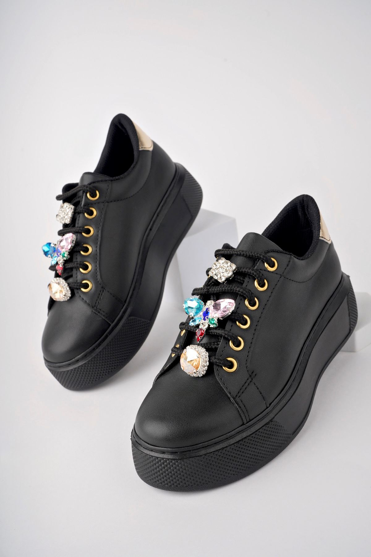 Freemax Kadın Taş Detay Sneaker Suni Deri Hafif Rahat Ayakkabı Abb.803 Siyah