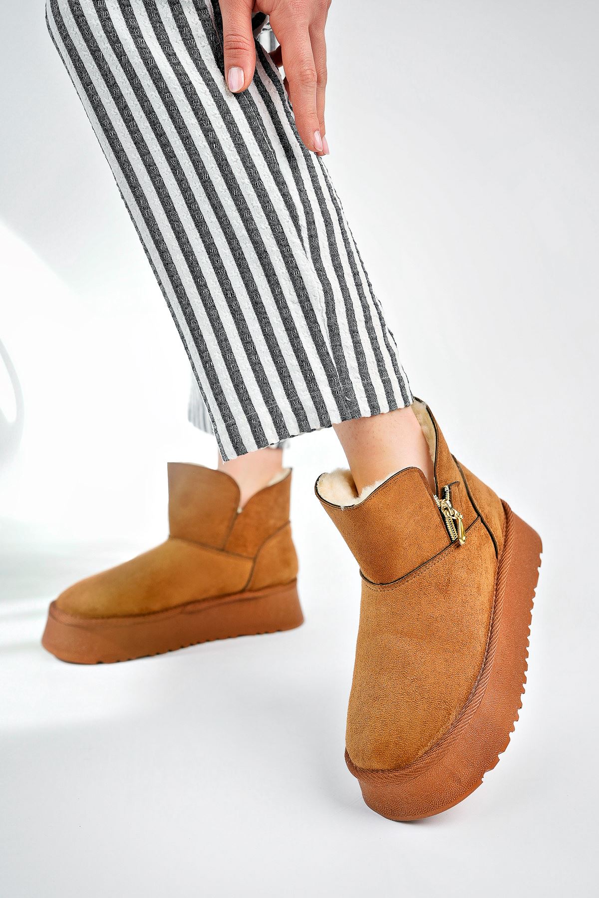 Freemax Garantili İçi Kürklü Çok Hafif 5cm Yüksek Taban Kışlık Fermuar Detay Kadın Bot CAMEL