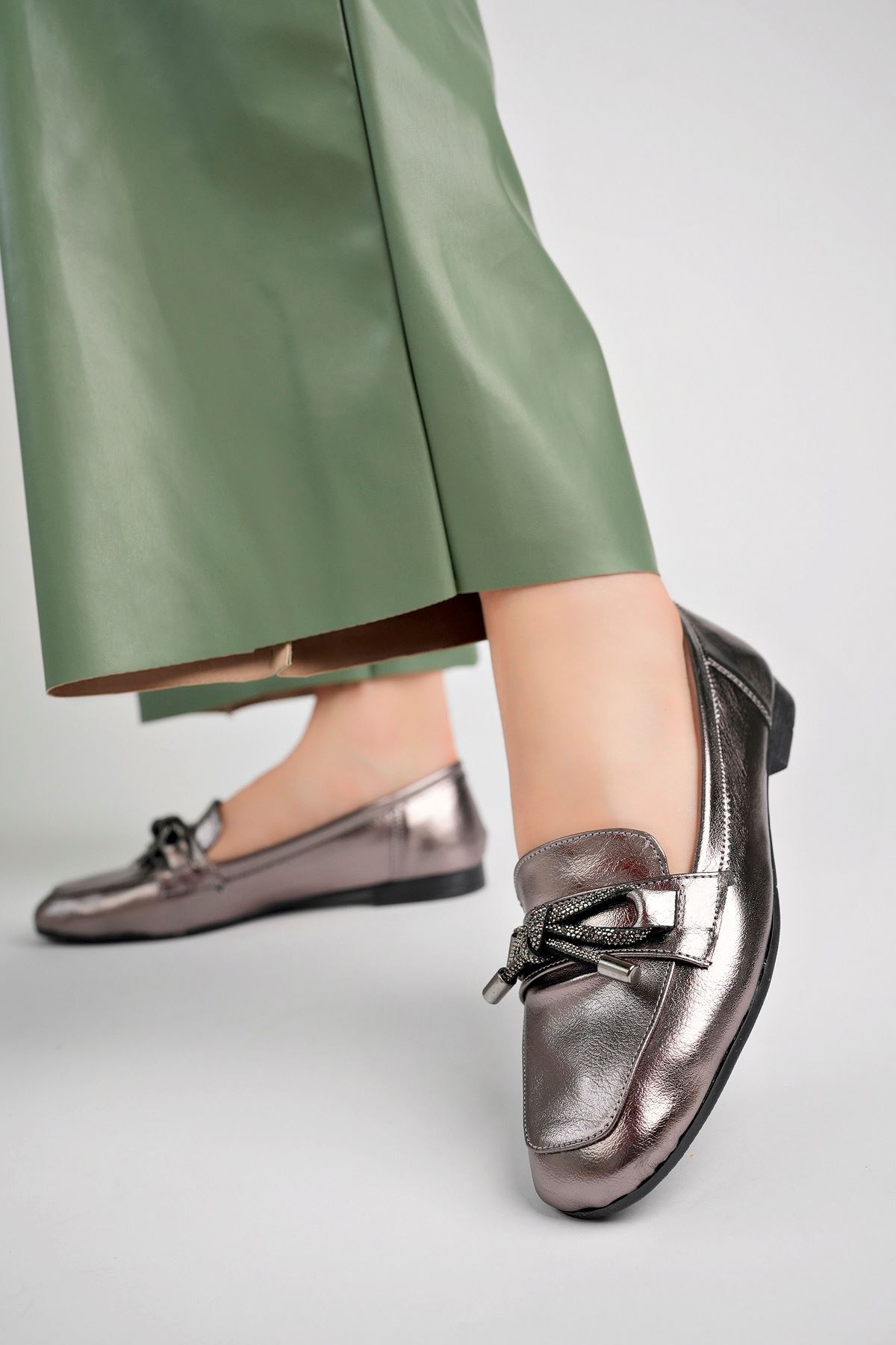 Freemax Kadın Yazlık Rahat Hafif Taşlı Toka Babet Ayakkabı Freemax.030 Platin