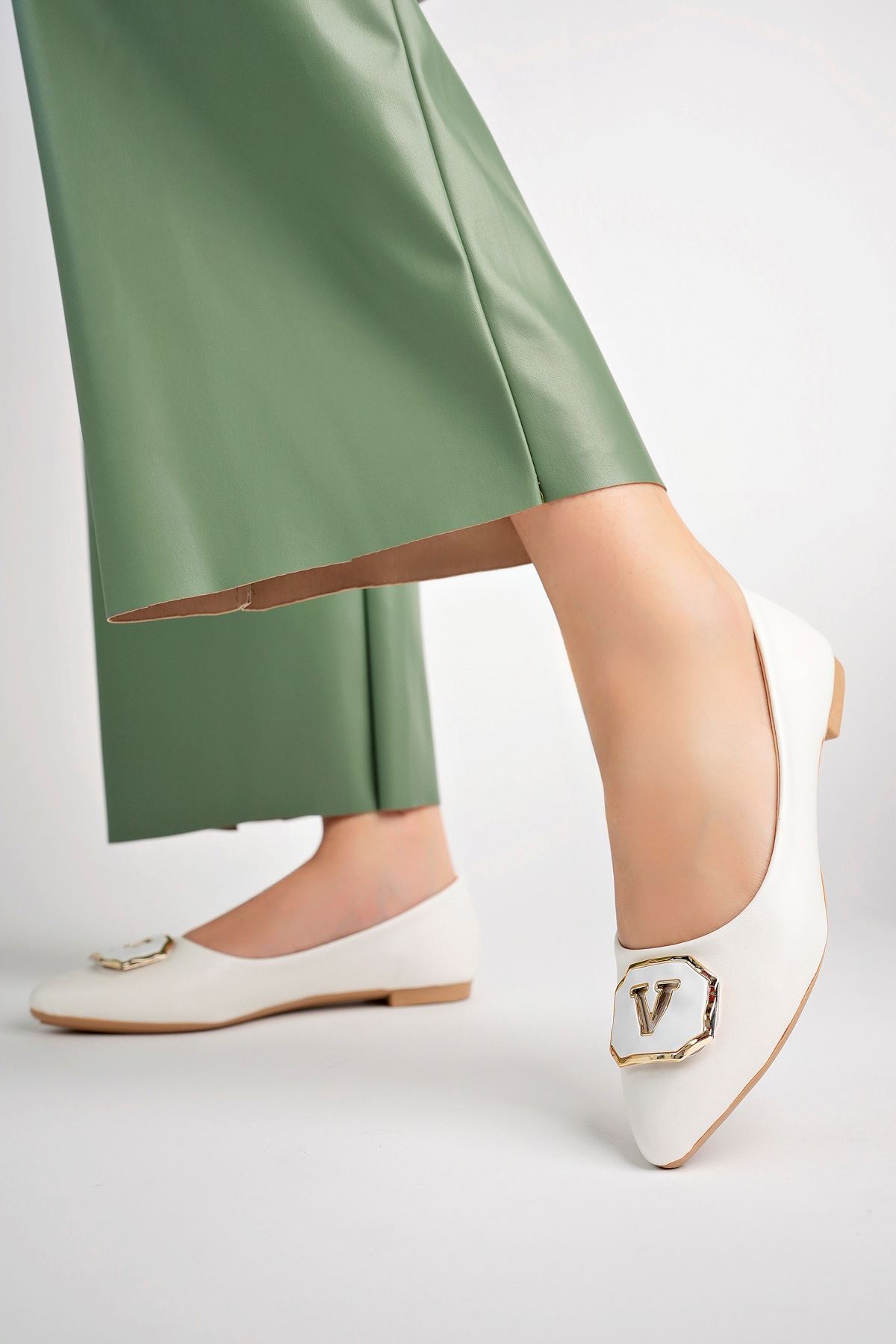 Freemax Kadın Yazlık Rahat Tokalı Sivri Burun Babet Ayakkabı Freemax.040 Beyaz