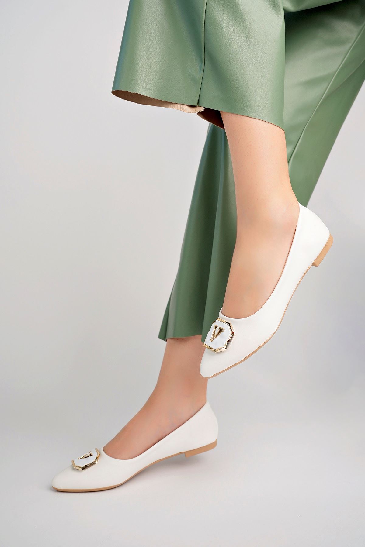 Freemax Kadın Yazlık Rahat Tokalı Sivri Burun Babet Ayakkabı Freemax.040 Beyaz