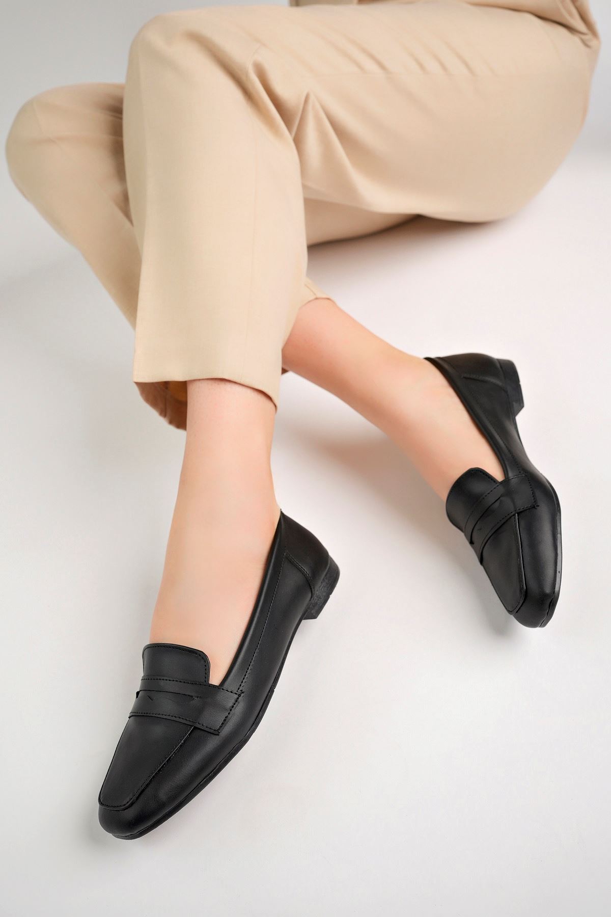 Freemax Kadın Yazlık Rahat Küt Burun Gözlük Fiyonk Babet Ayakkabı Freemax.2024.053 Siyah