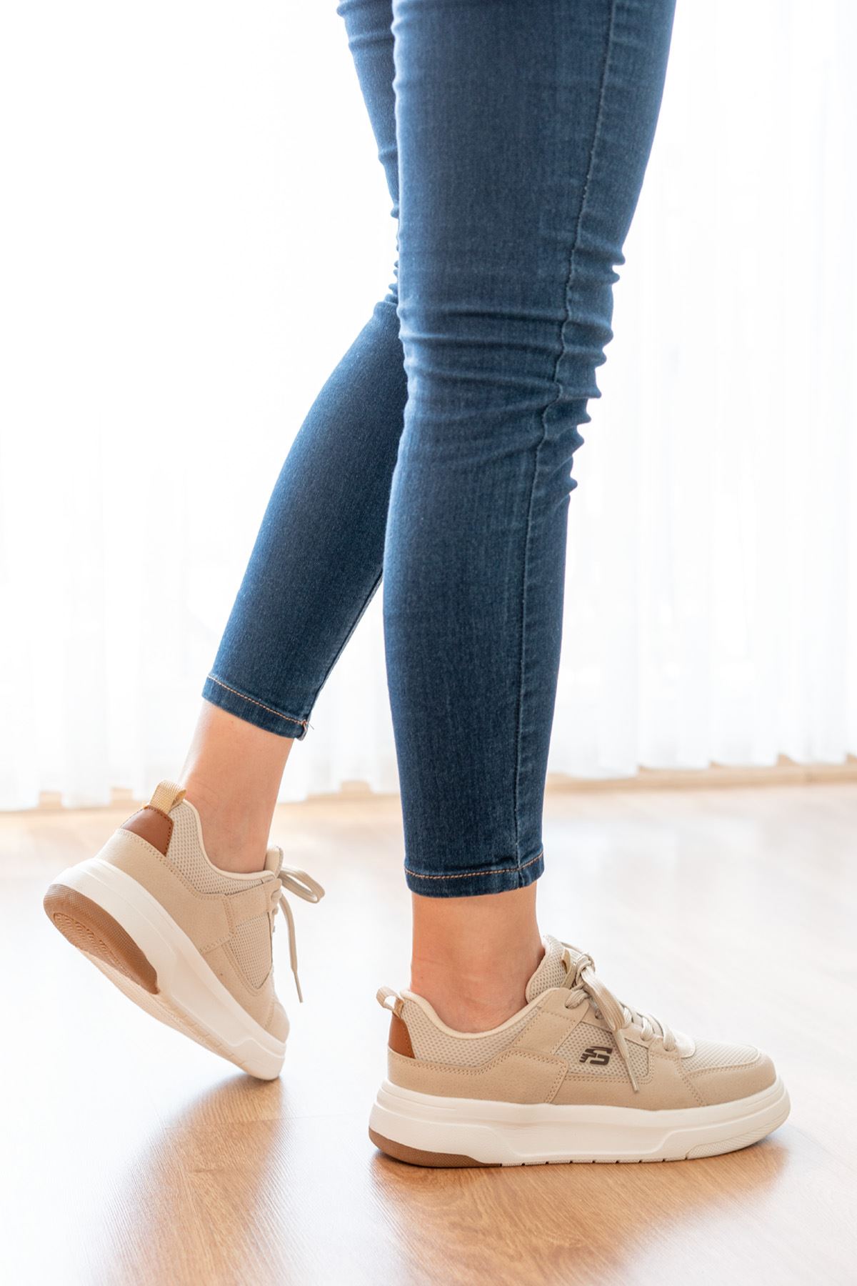 Freemax Kadın Anatomik Garantili Çok Hafif Esnek Rahat Sneaker Spor Ayakkabıı 2452 Bej