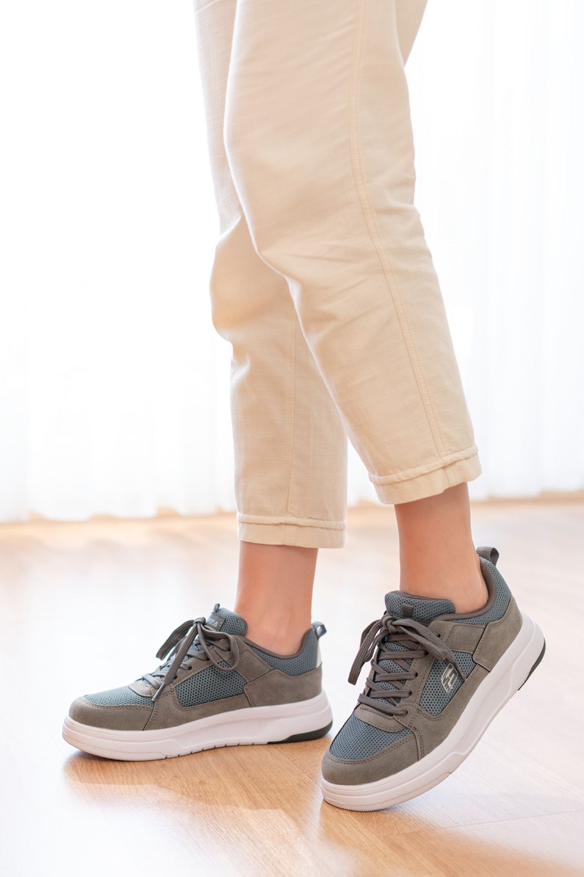 Freemax Kadın Anatomik Garantili Çok Hafif Esnek Rahat Sneaker Spor Ayakkabıı 2452 FÜME