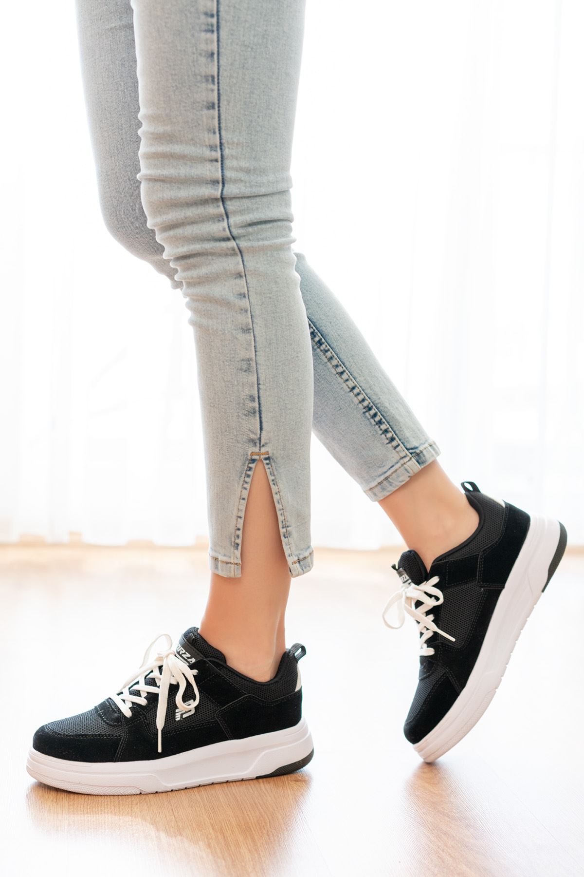 Freemax Kadın Anatomik Garantili Çok Hafif Esnek Rahat Sneaker Spor Ayakkabıı 2452 Siyah Beyaz