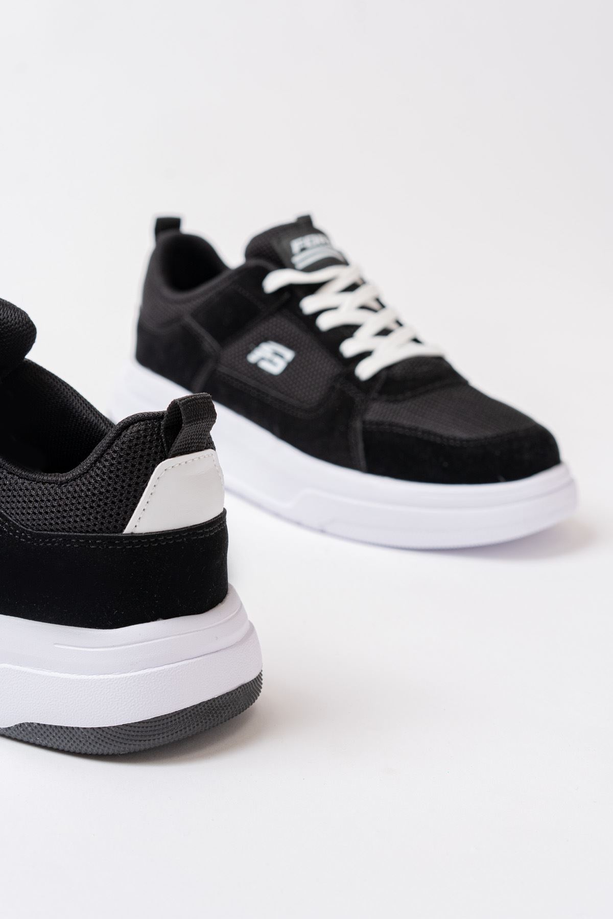 Freemax Kadın Anatomik Garantili Çok Hafif Esnek Rahat Sneaker Spor Ayakkabıı 2452 Siyah Beyaz