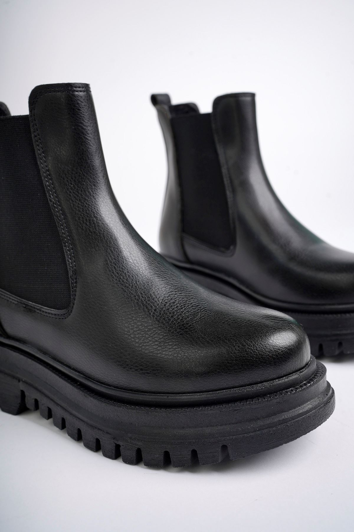 Freemax Su Geçirmez İçi Kürklü Yüksek Taban Yanlar Lastikli Çok Hafif Taban Garantili Kışlık Kadın Bot Çizme Freemax.ZEN.BOT.2223 Siyah