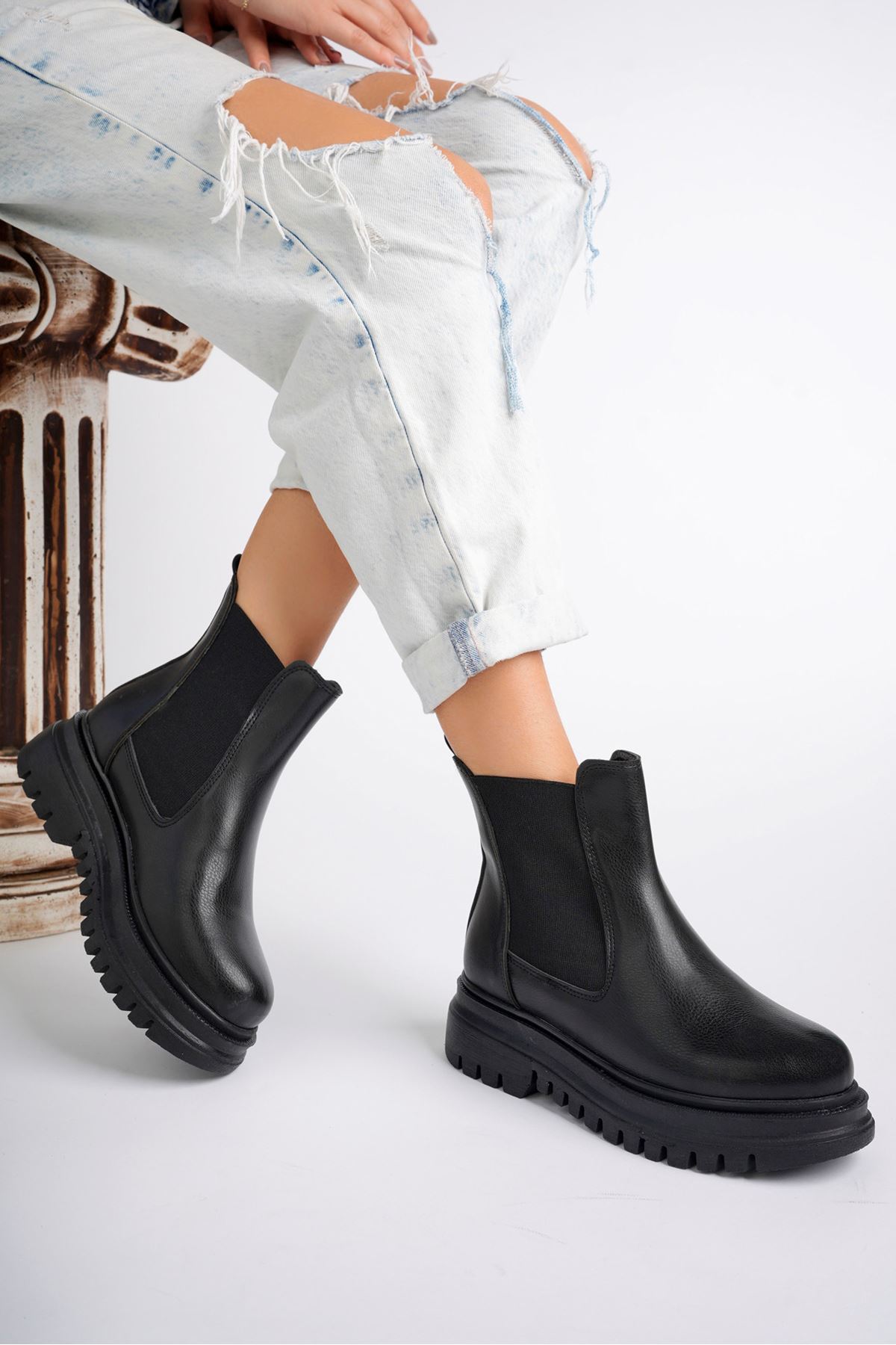 Freemax Su Geçirmez İçi Kürklü Yüksek Taban Yanlar Lastikli Çok Hafif Taban Garantili Kışlık Kadın Bot Çizme Freemax.ZEN.BOT.2223 Siyah